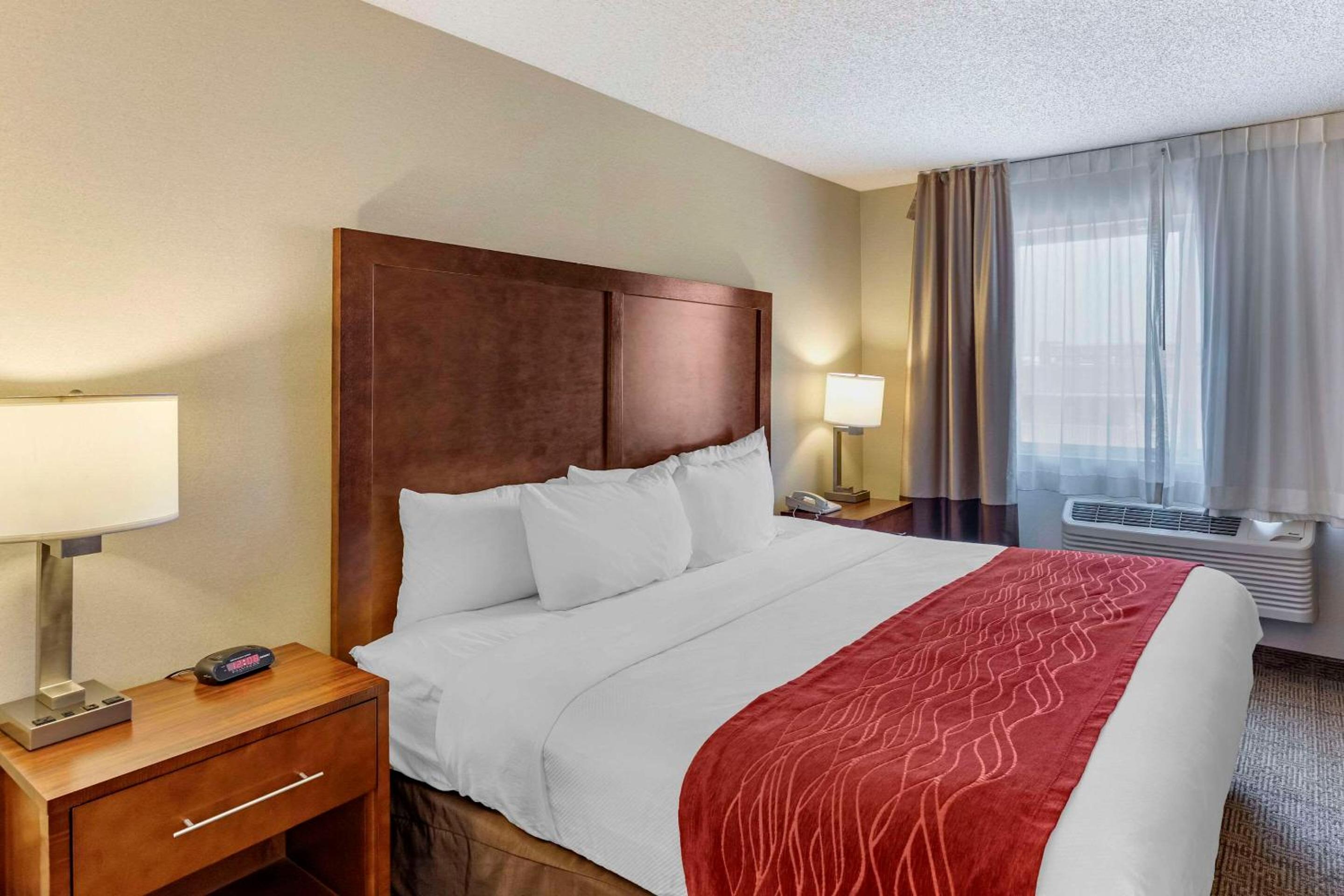 King Room - Non-Smoking - Photo 5