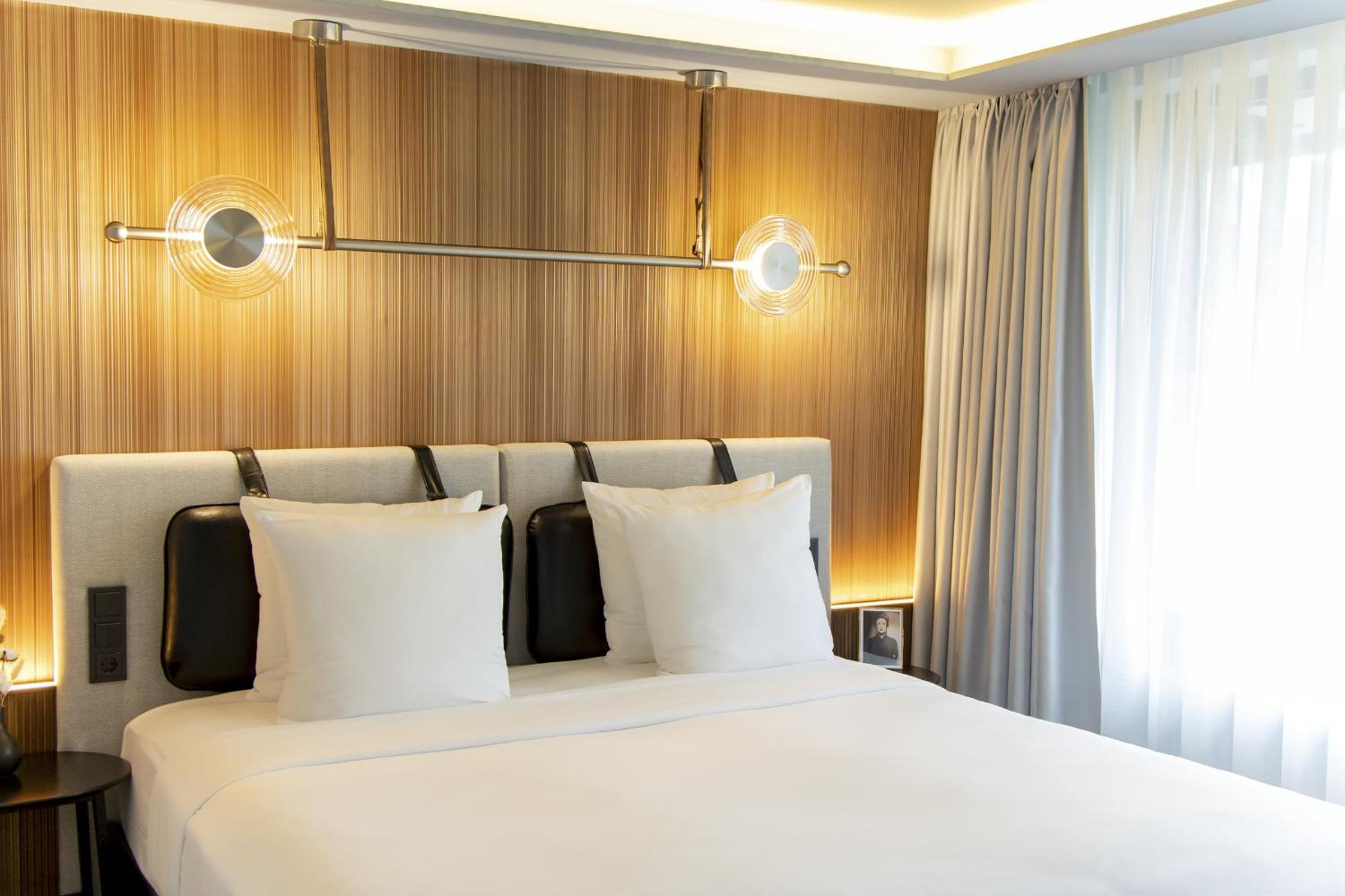 Deluxe Double Room with City View - Photo 5