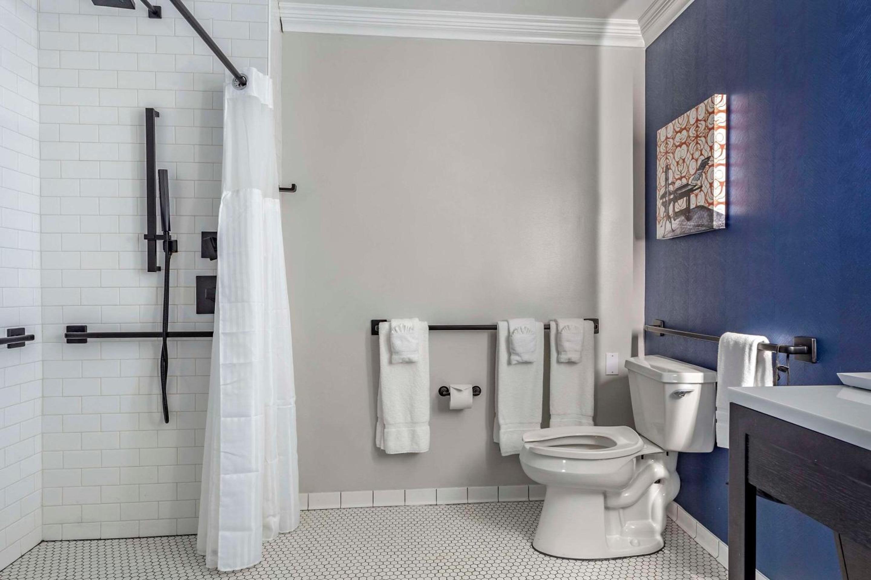 Queen Room with Two Queen Beds - Disability Access