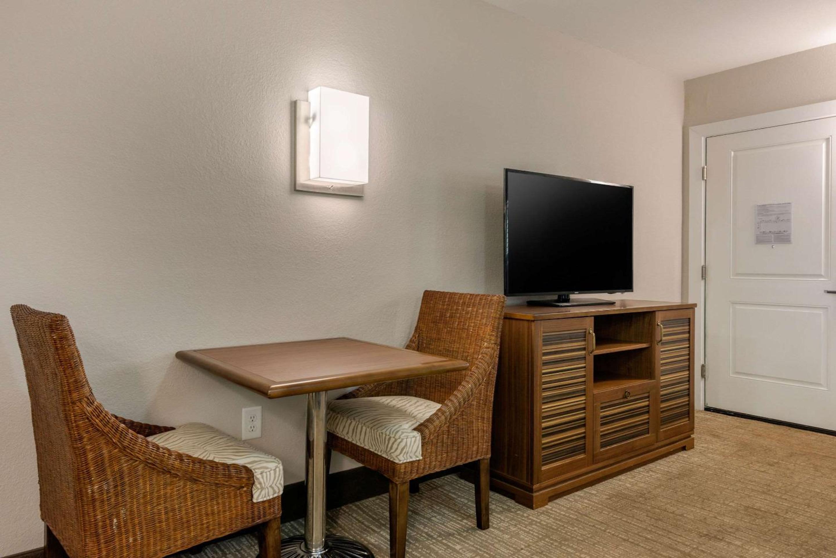 Double Room With Two Double Beds - Accessible/Non-Smoking - Photo 1