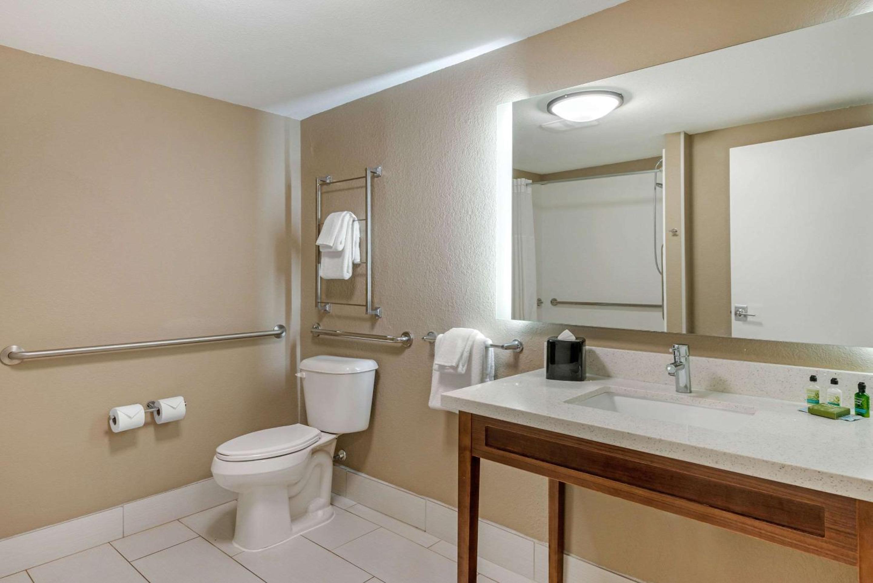 Double Room With Two Double Beds - Accessible/Non-Smoking - Photo 4