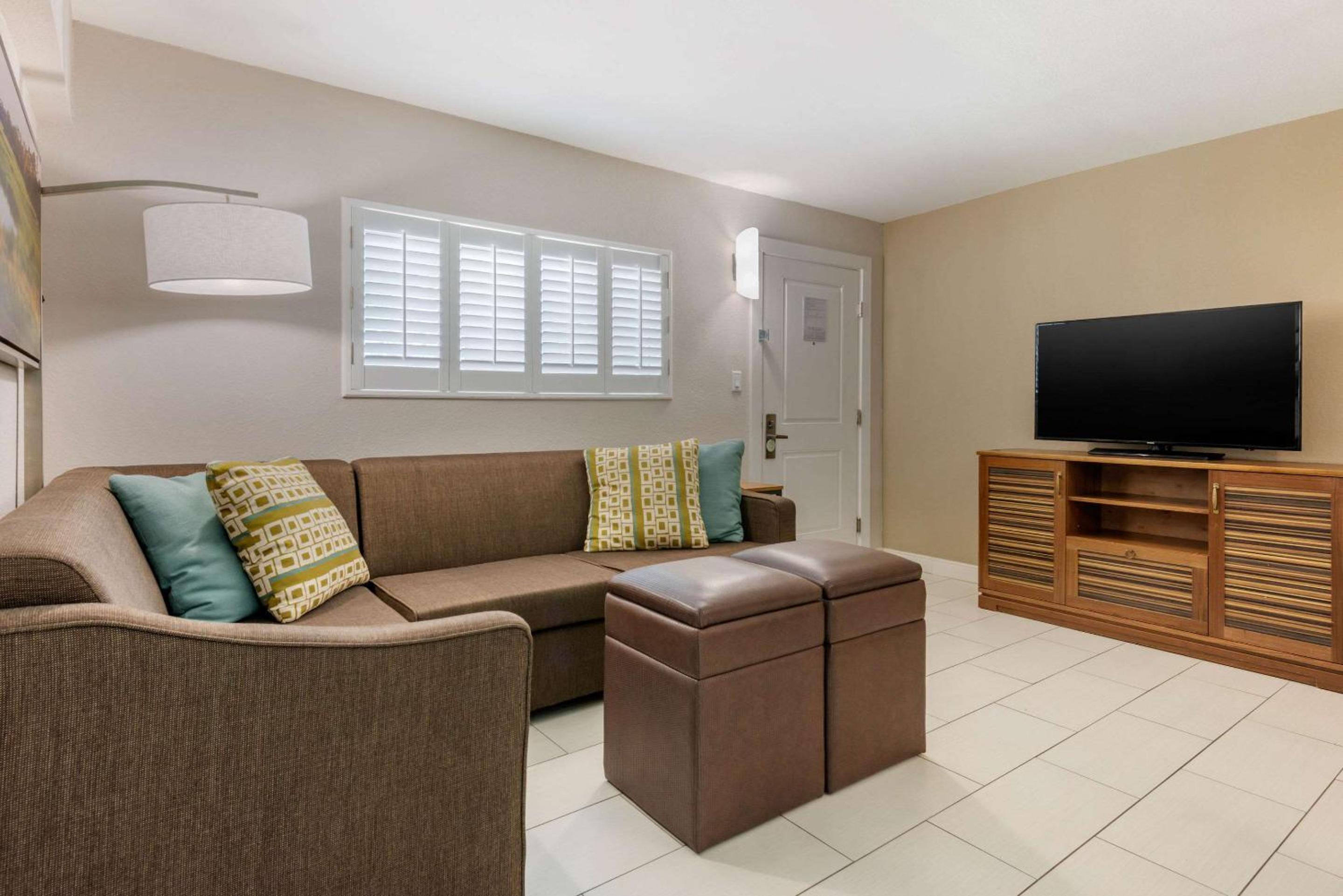 Two-Bedroom Suite - Photo 7