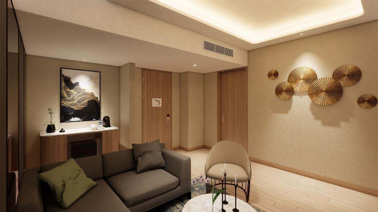 Executive Suite - Photo 4