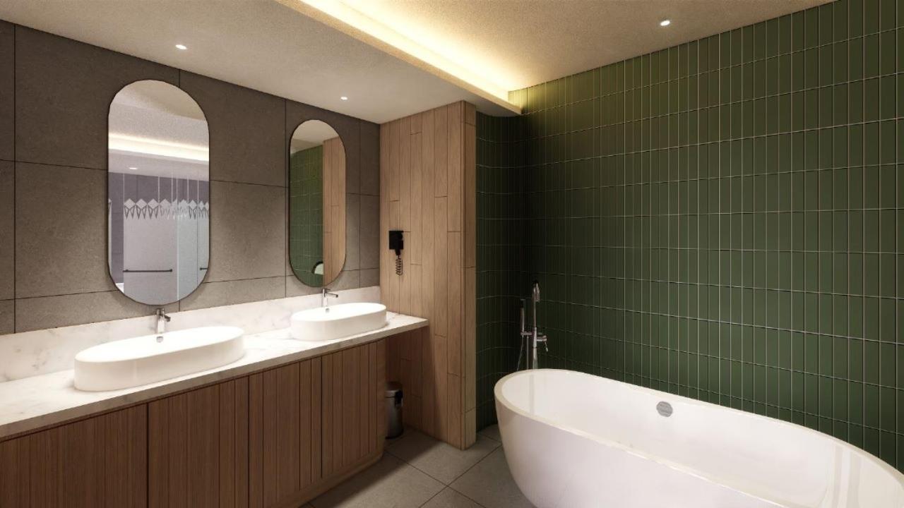 Executive Suite - Photo 2