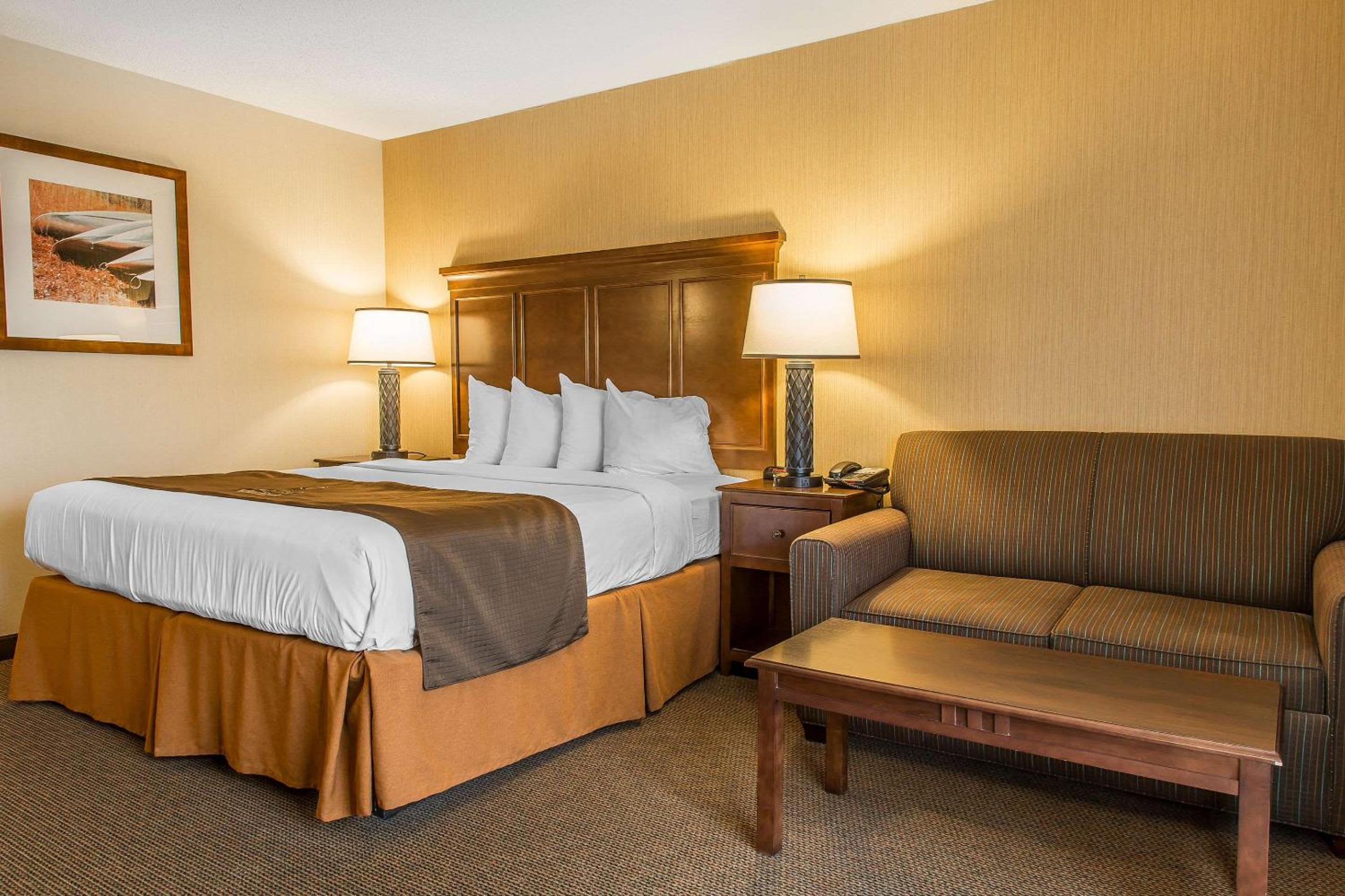Deluxe King Room with Lake View