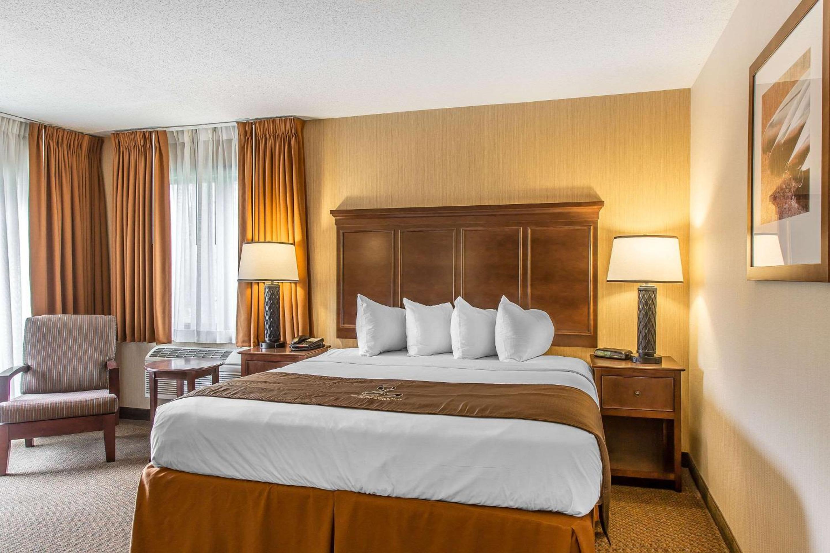 Superior King Room with Lake View