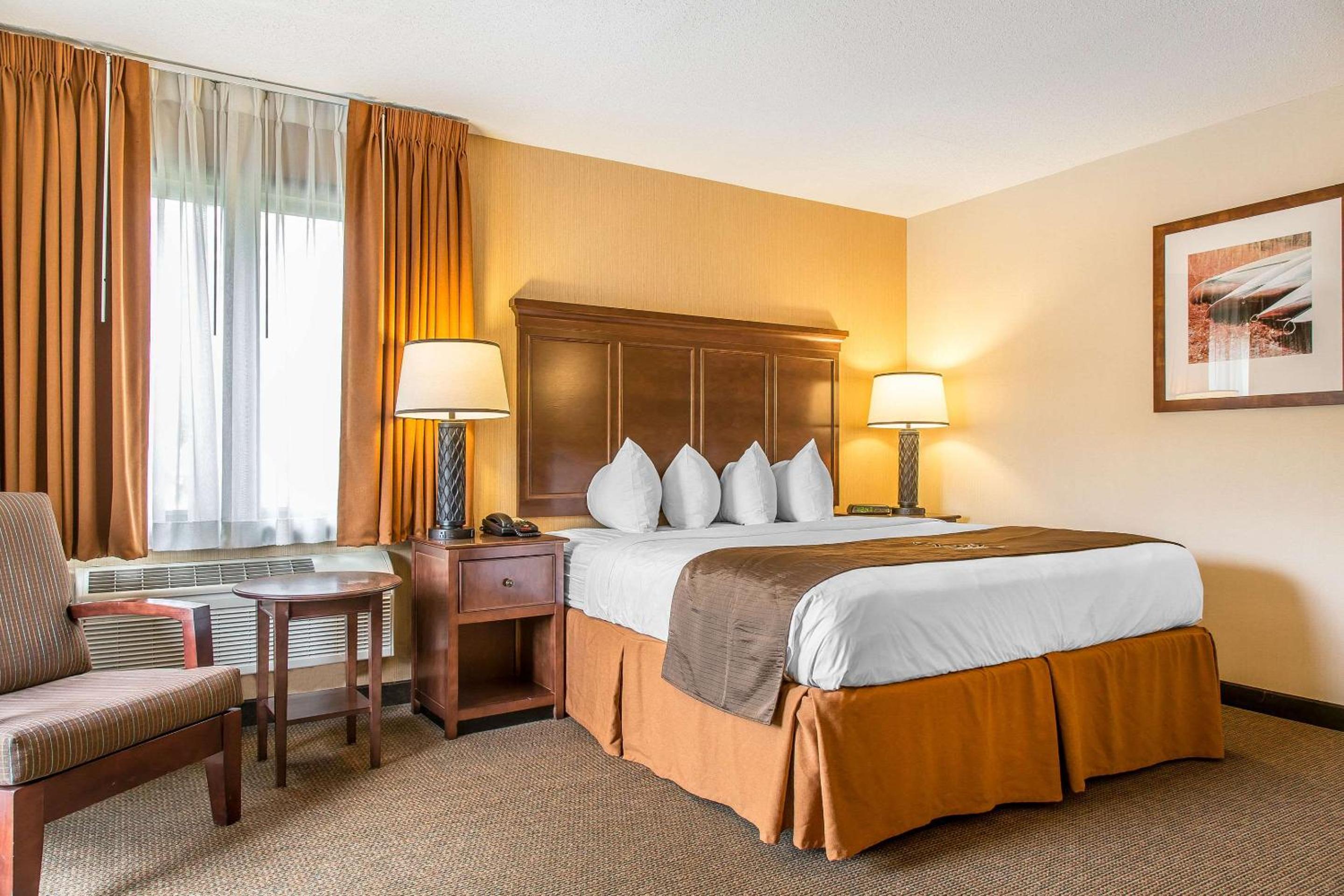 Superior King Room with Lake View photo 3