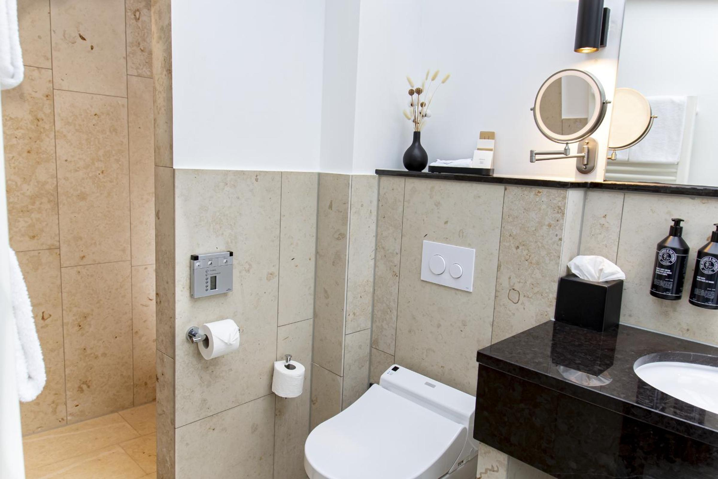 Deluxe Double Room With Sky View thumbnail 6