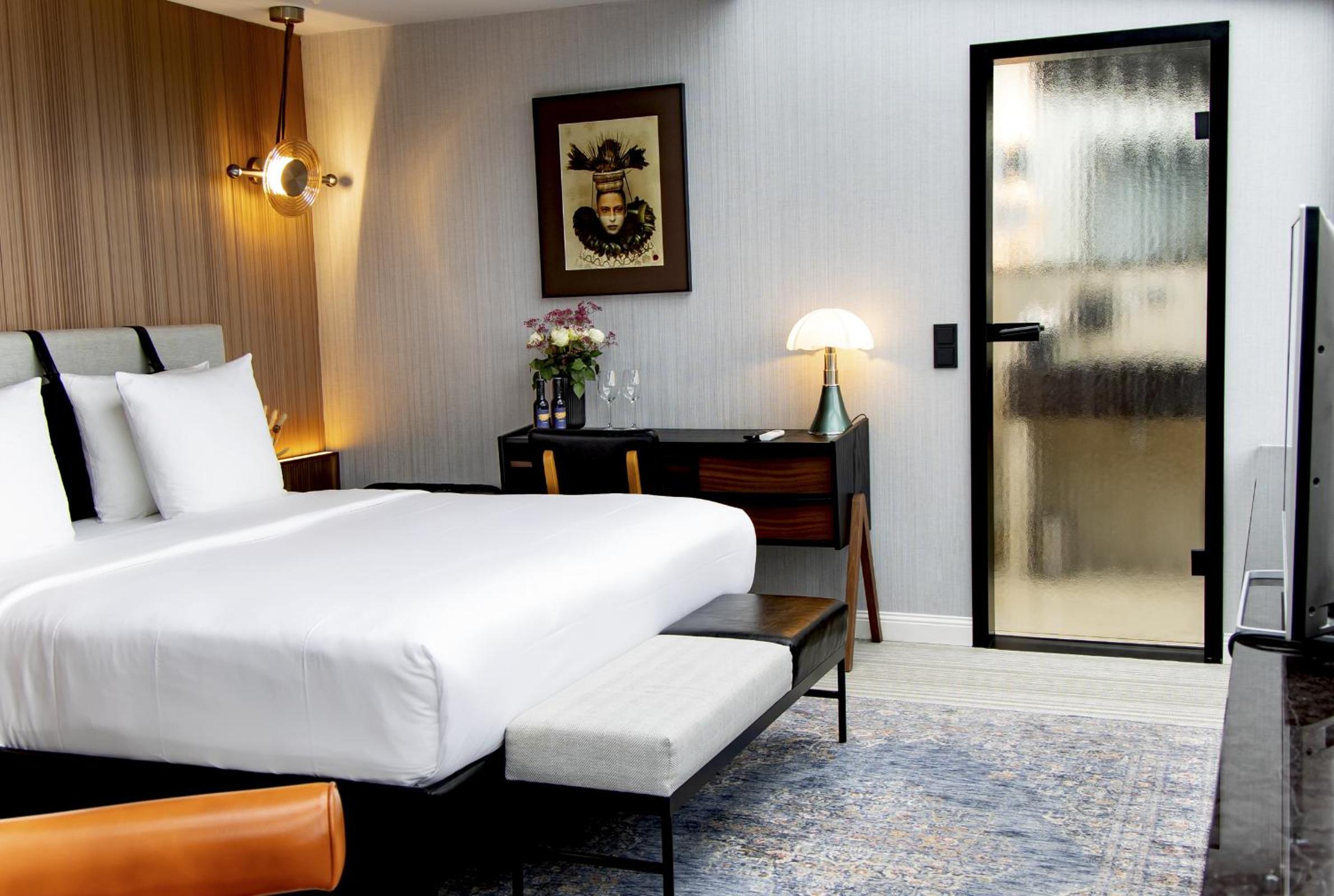 Deluxe Double Room With Sky View thumbnail 5