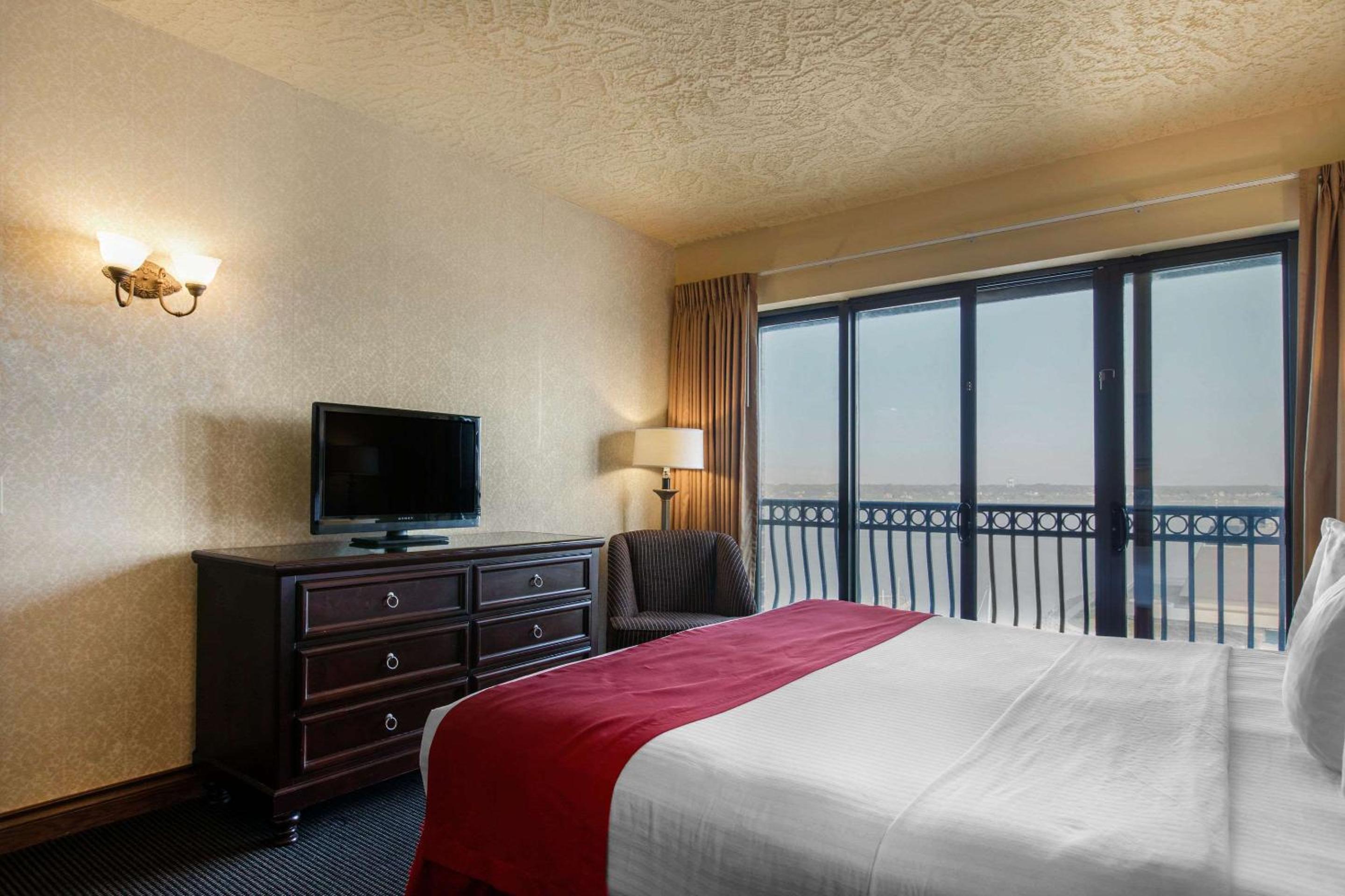 Standard King Room - Non-Smoking  - Photo 3