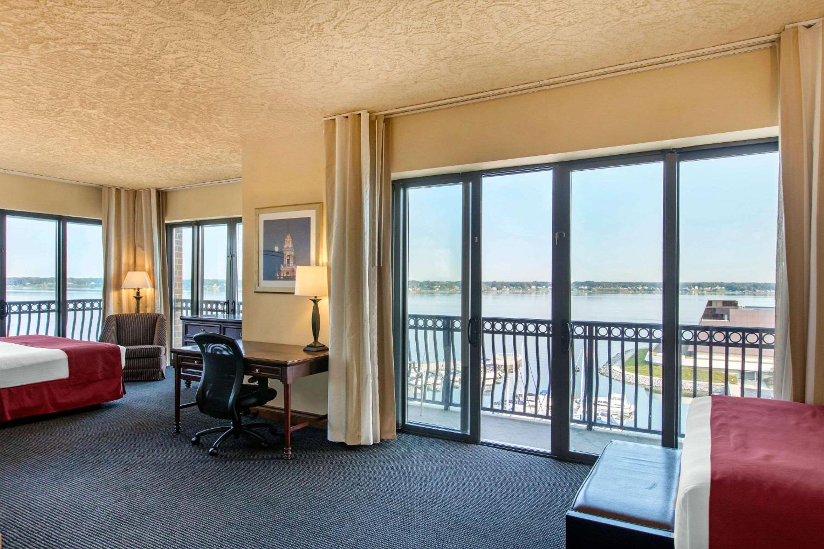 King and Queen Suite - Non-Smoking photo 3