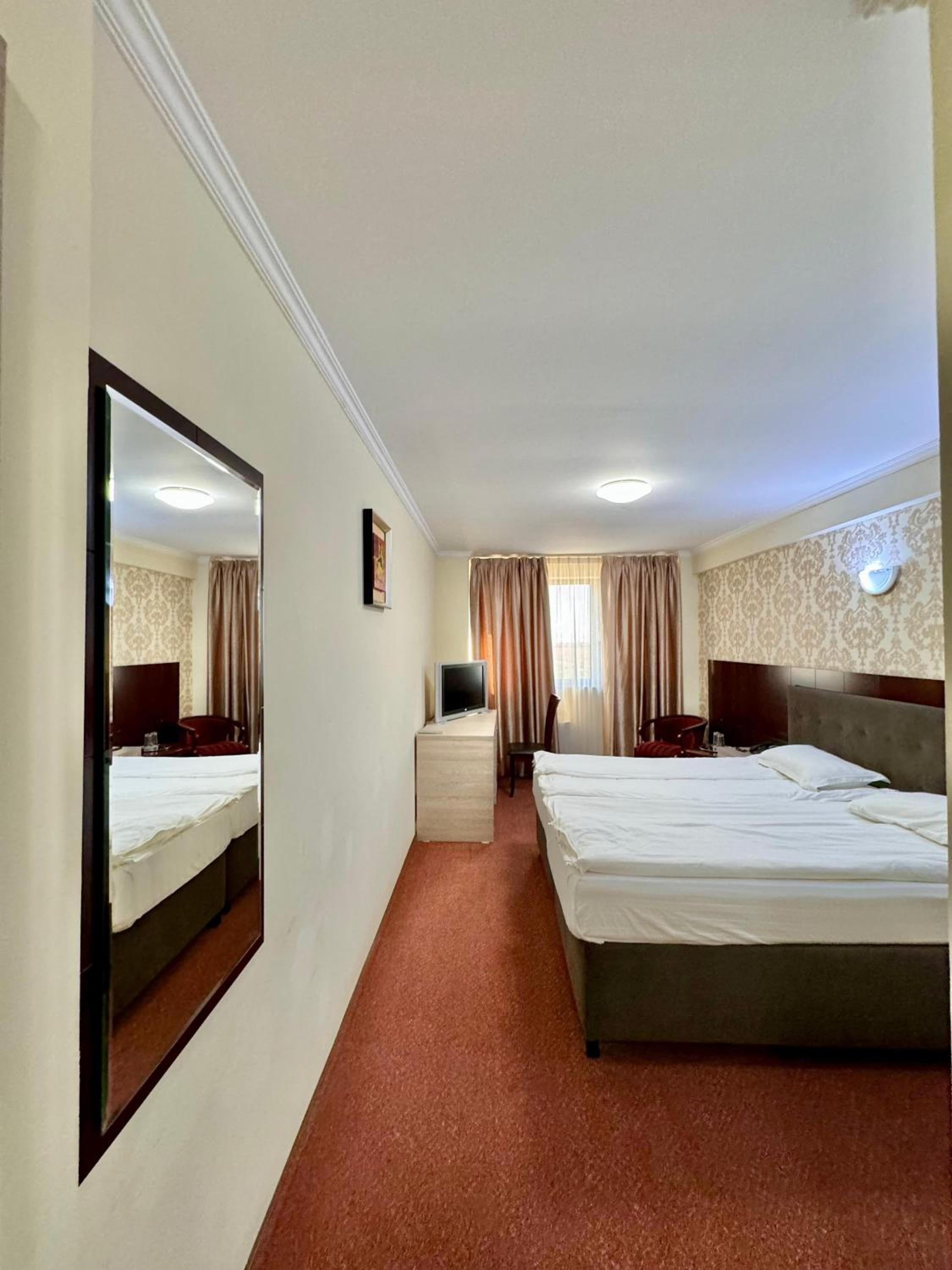 Standard Double Room - Photo 3