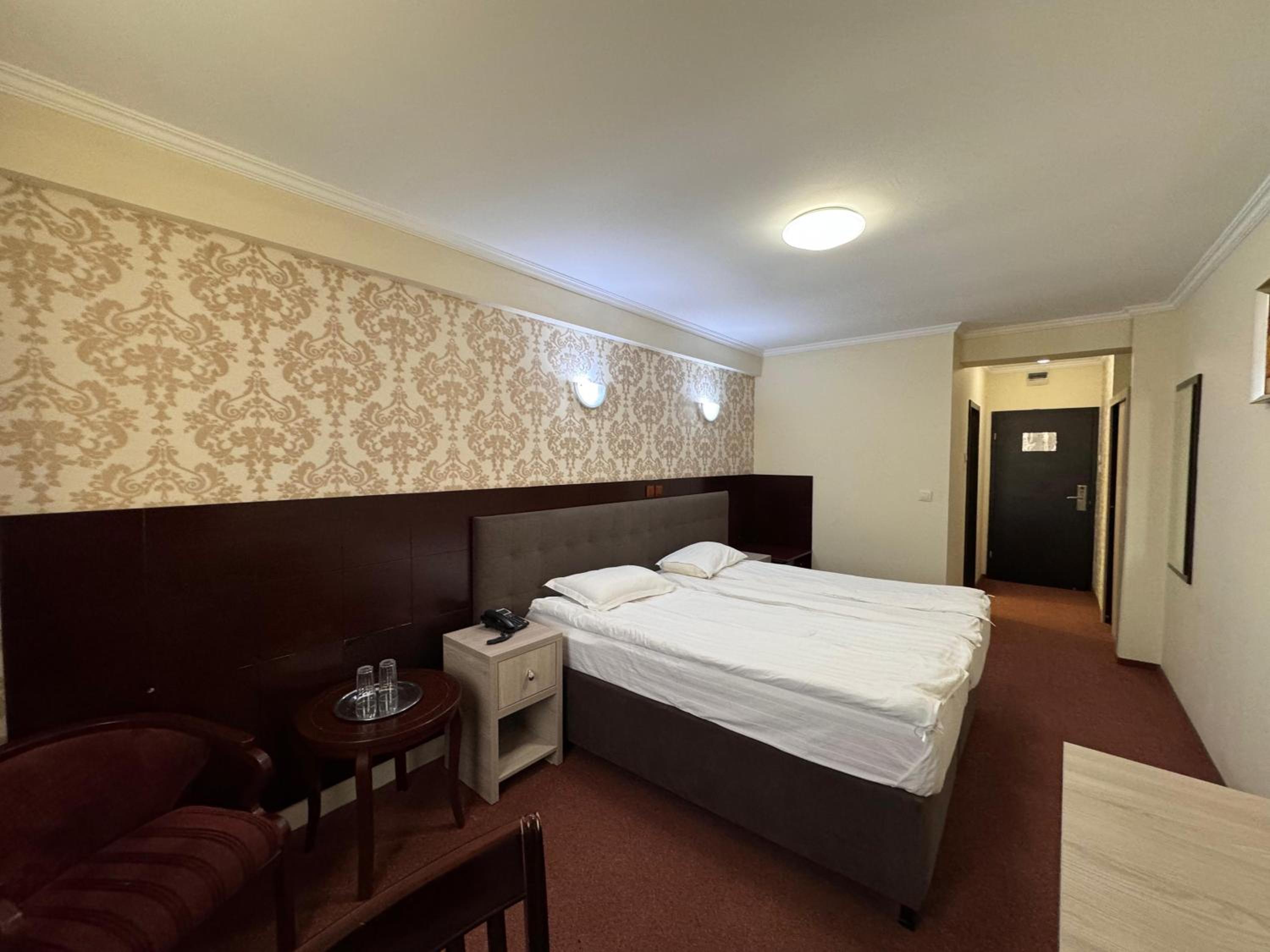 Standard Double Room - Photo 6