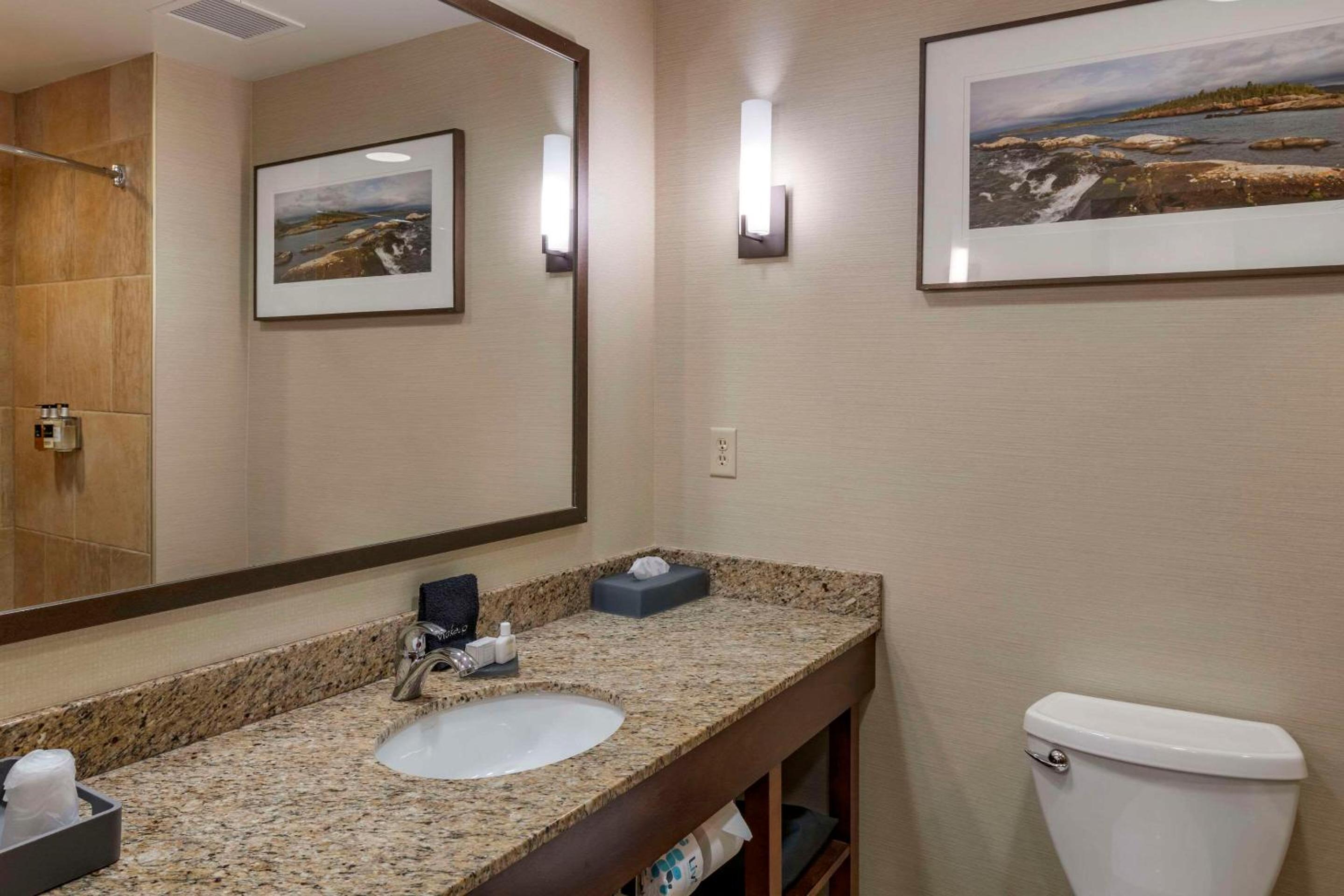 Superior Queen Suite with Two Queen Beds - Non-Smoking - Photo 5