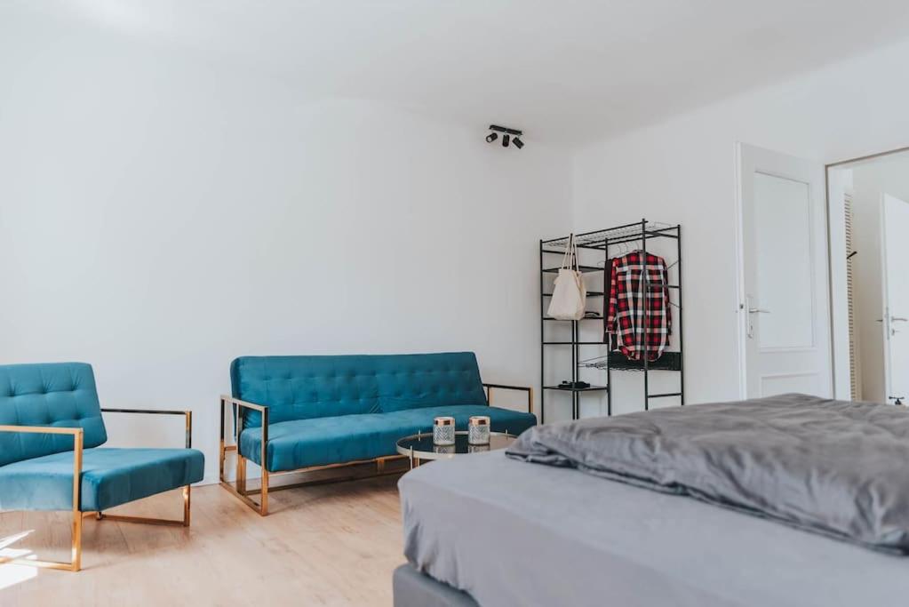 One-Bedroom Apartment photo 1