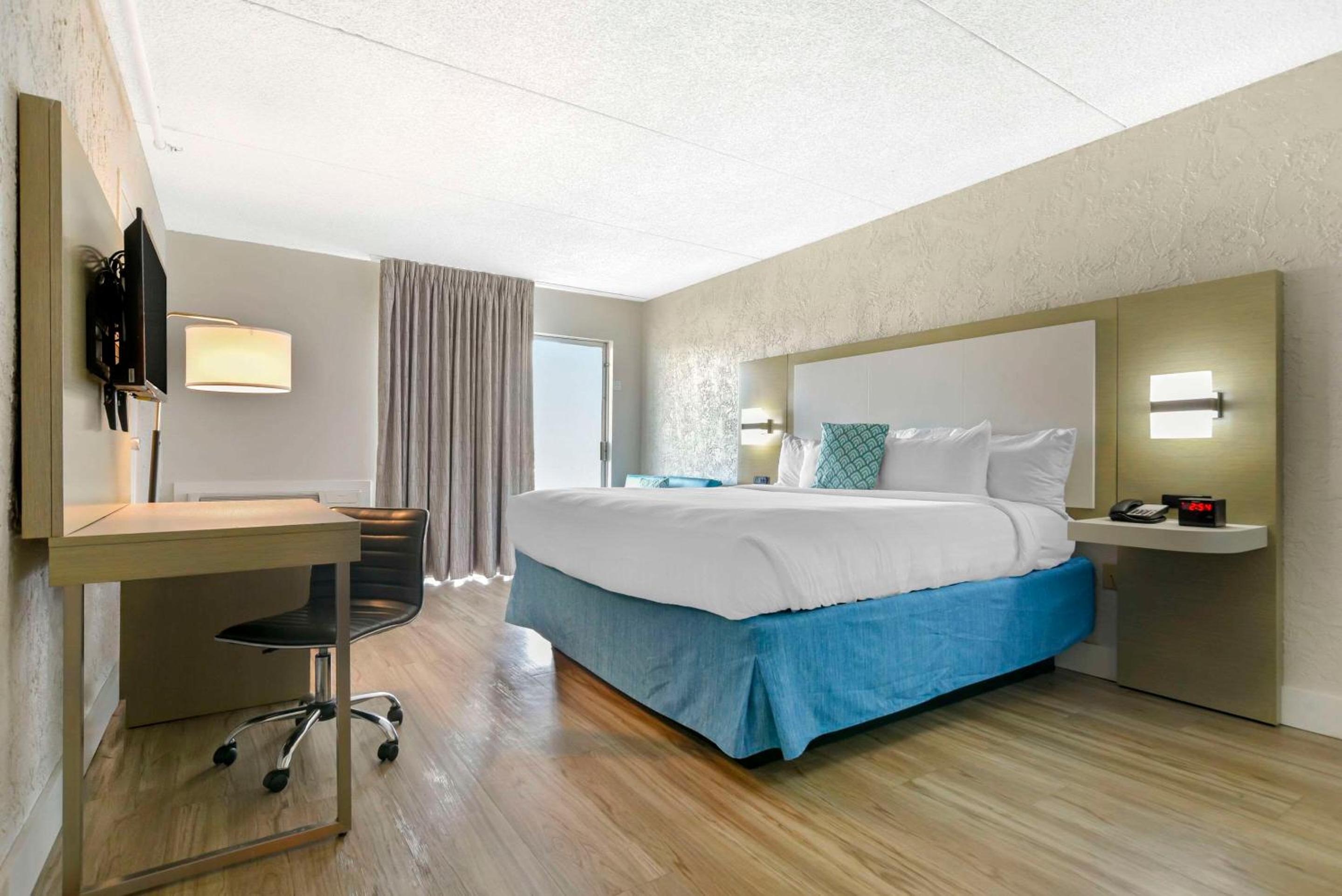 King Room with City View - Non-Smoking - Photo 1