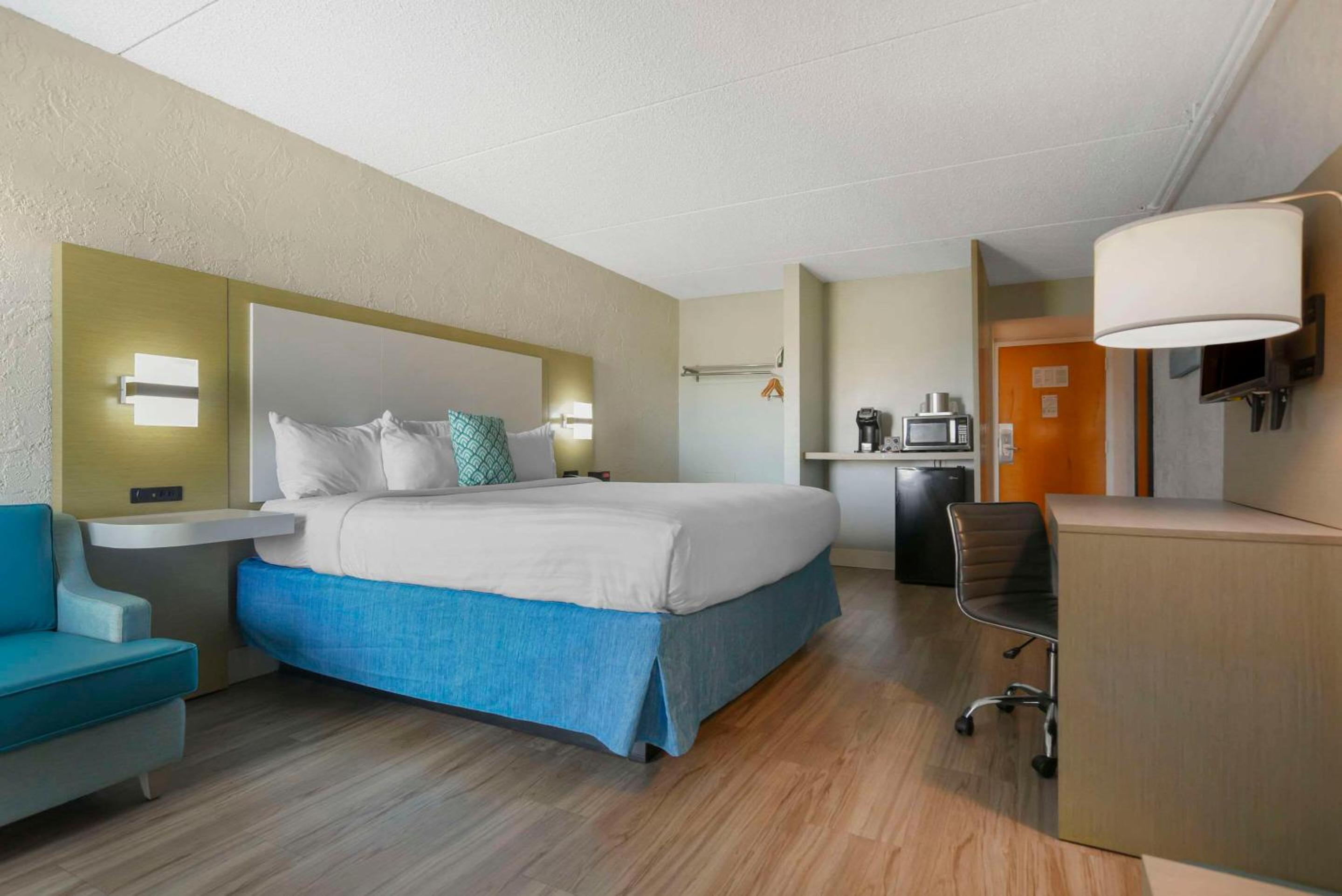 King Room with City View - Non-Smoking - Photo 9