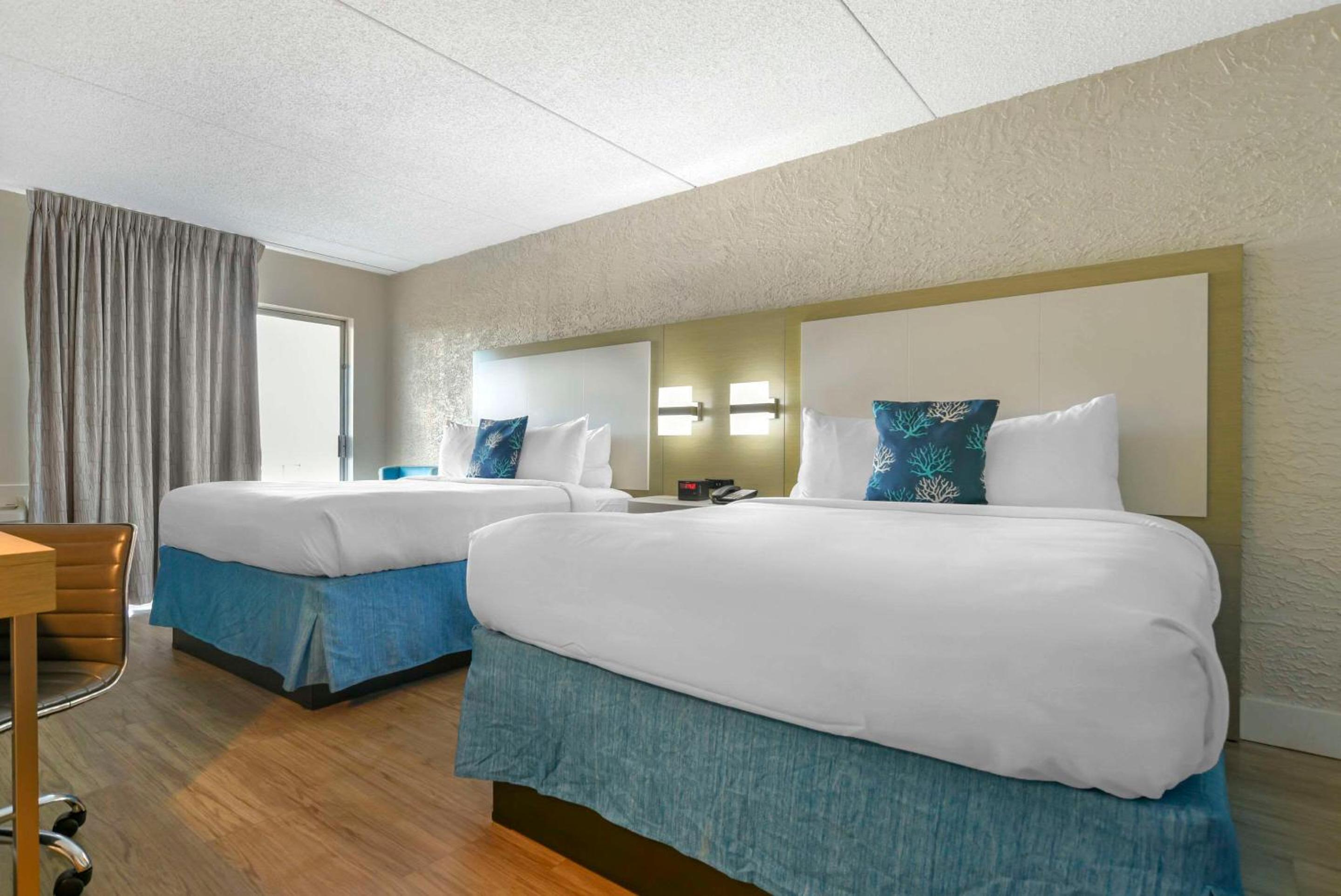 Queen Room with Two Queen Beds and City View - Non-Smoking - Photo 1