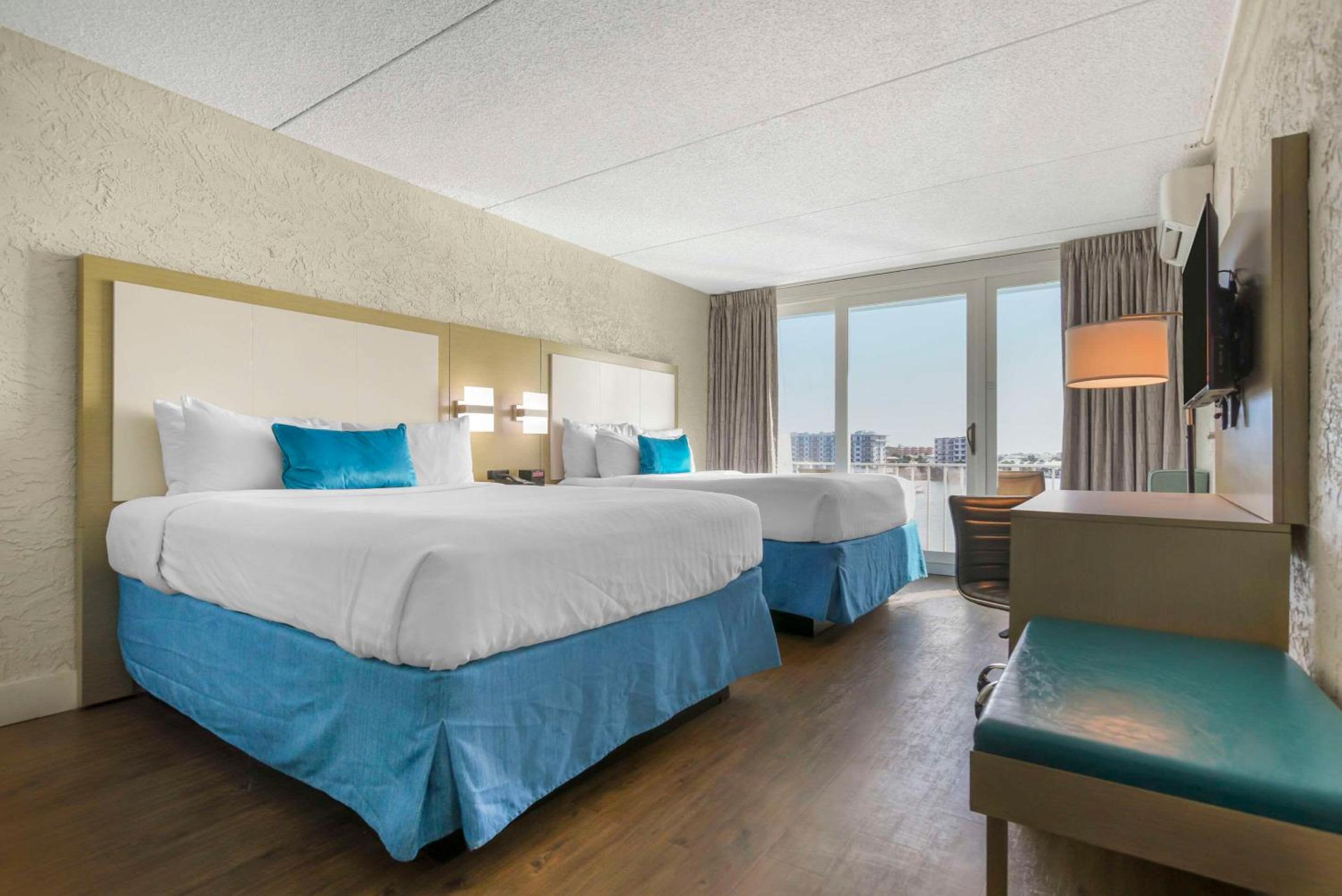 Queen Room with Two Queen Beds and Harbor View - Non-Smoking - Photo 1