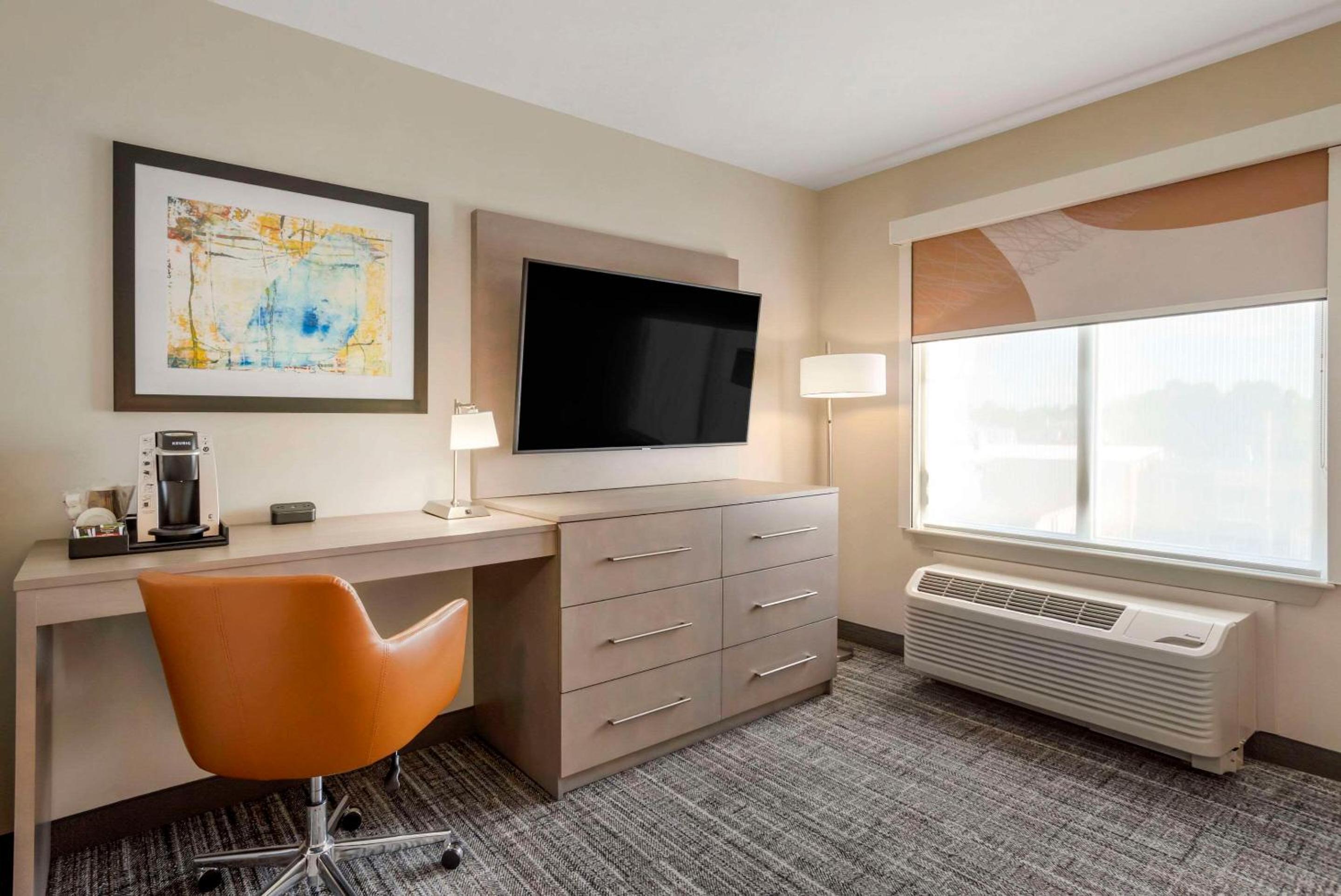 Standard King Room - Non Smoking - Photo 1