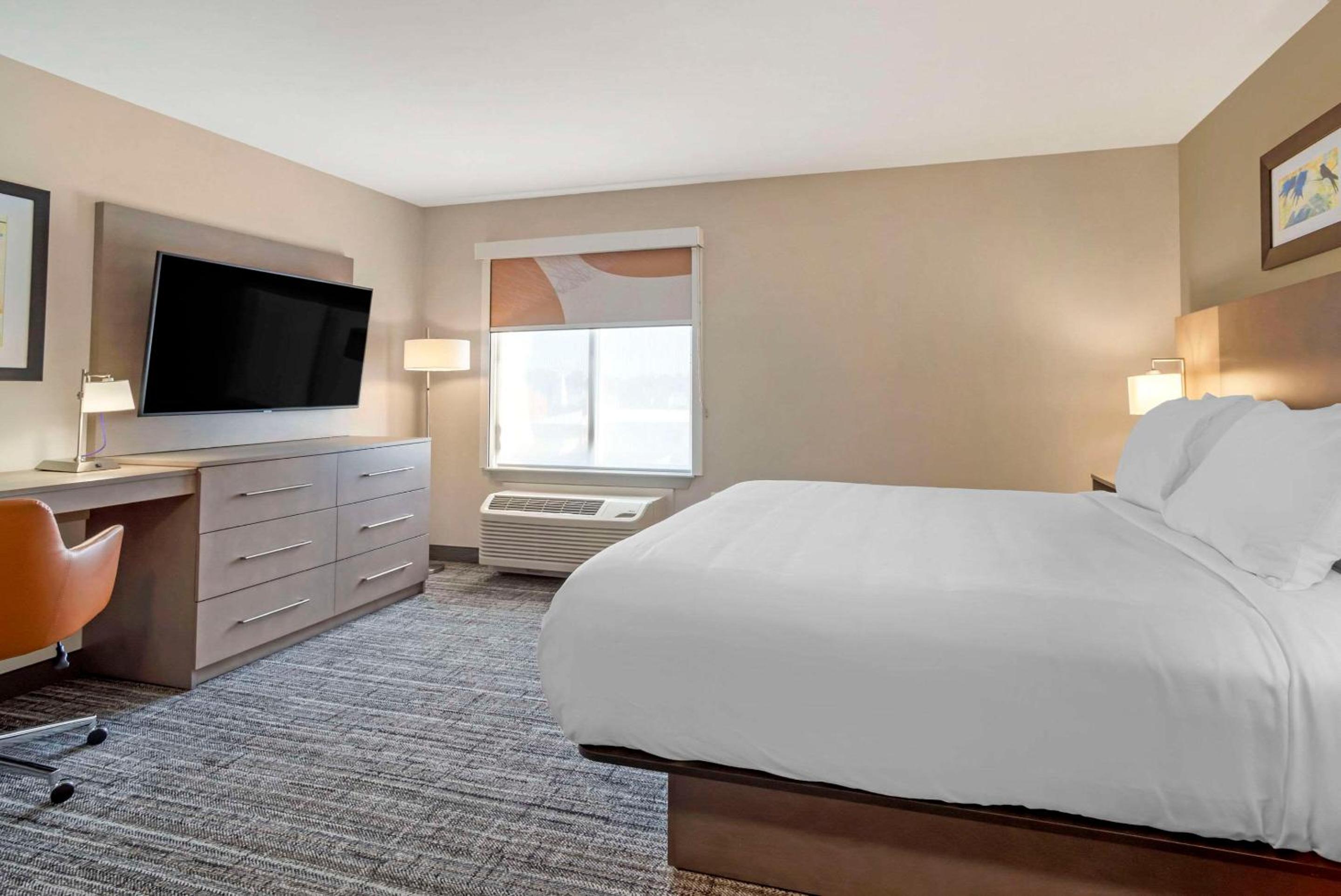 Standard King Room - Non Smoking - Photo 3