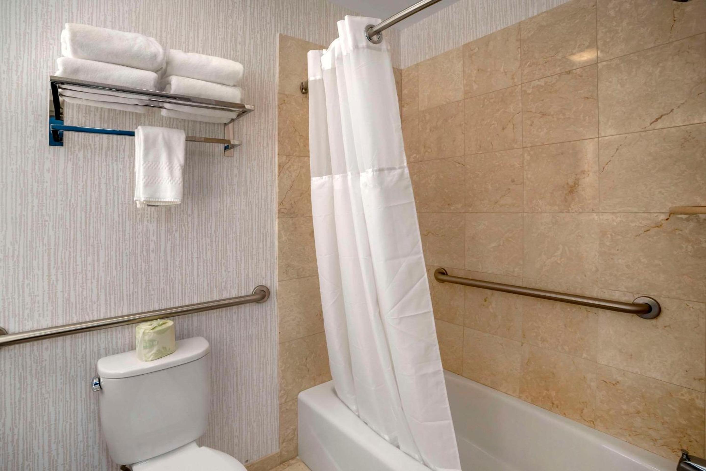 Standard Double Room with Two Double Beds - Non Smoking - Photo 8