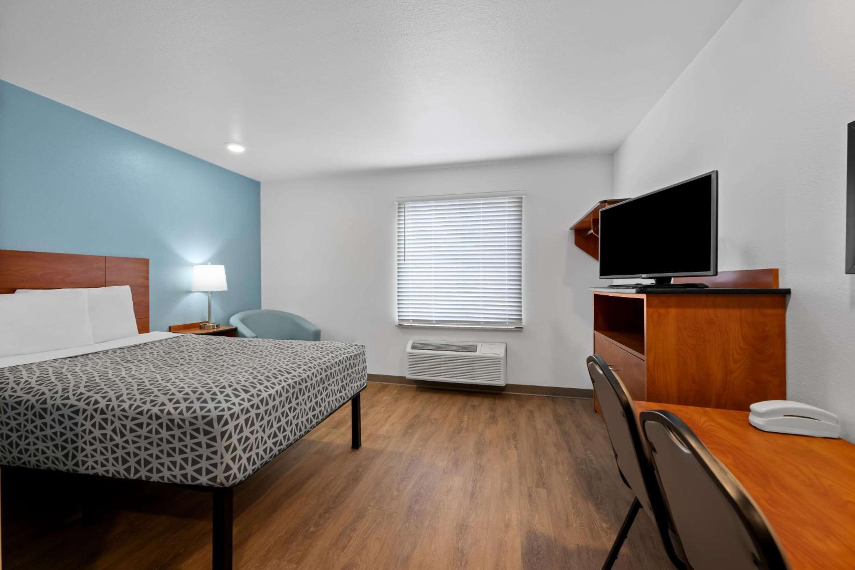 Standard Double Room with Roll-In Shower - Disability Access/Non-Smoking