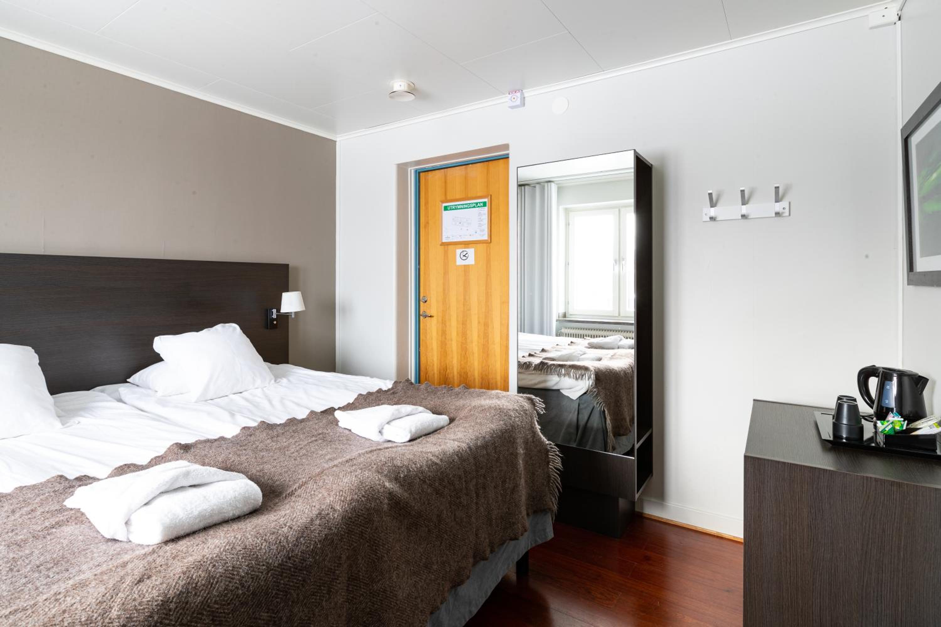 Twin Room - Photo 2