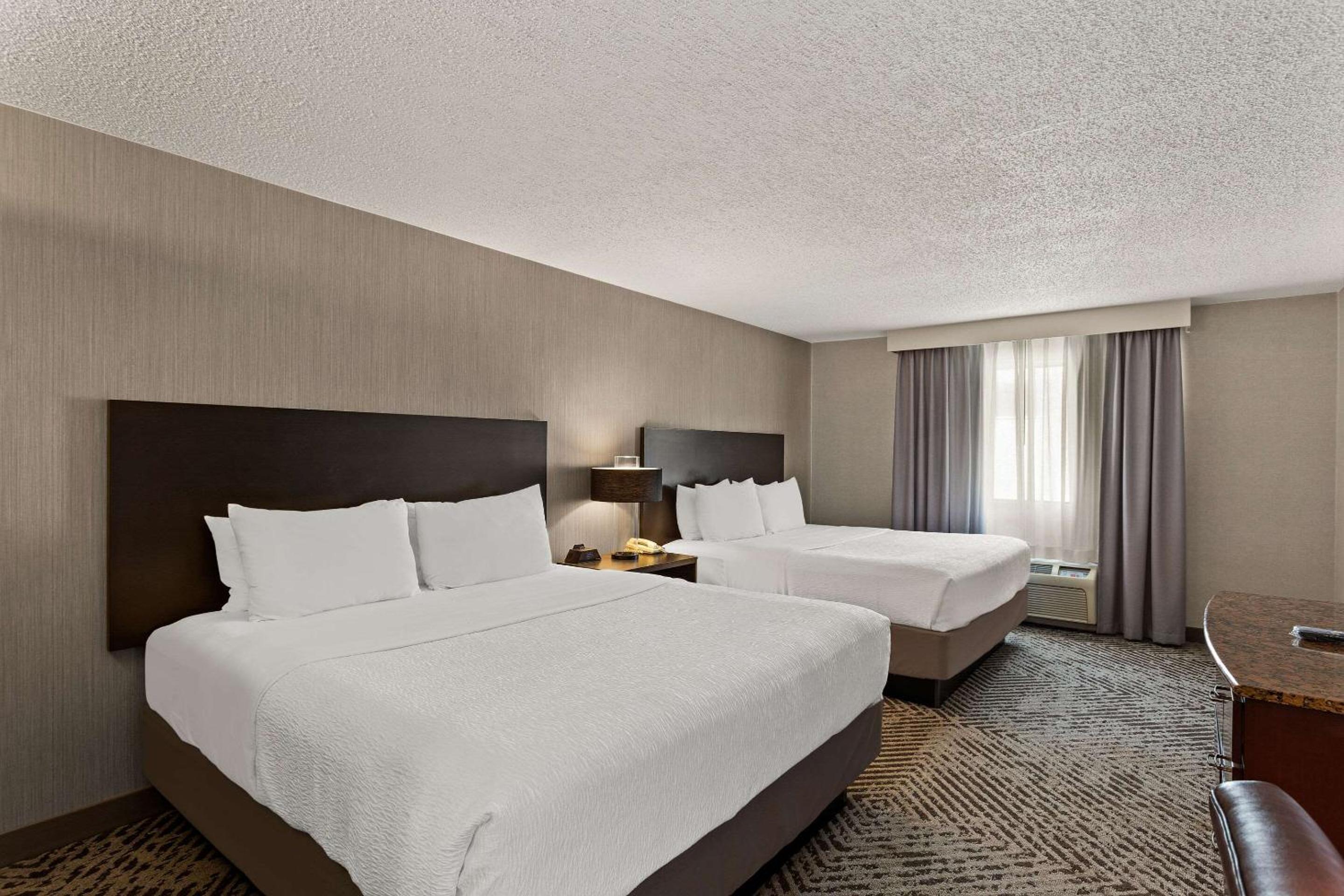 King Room with Two King Beds - Non-Smoking - Photo 2