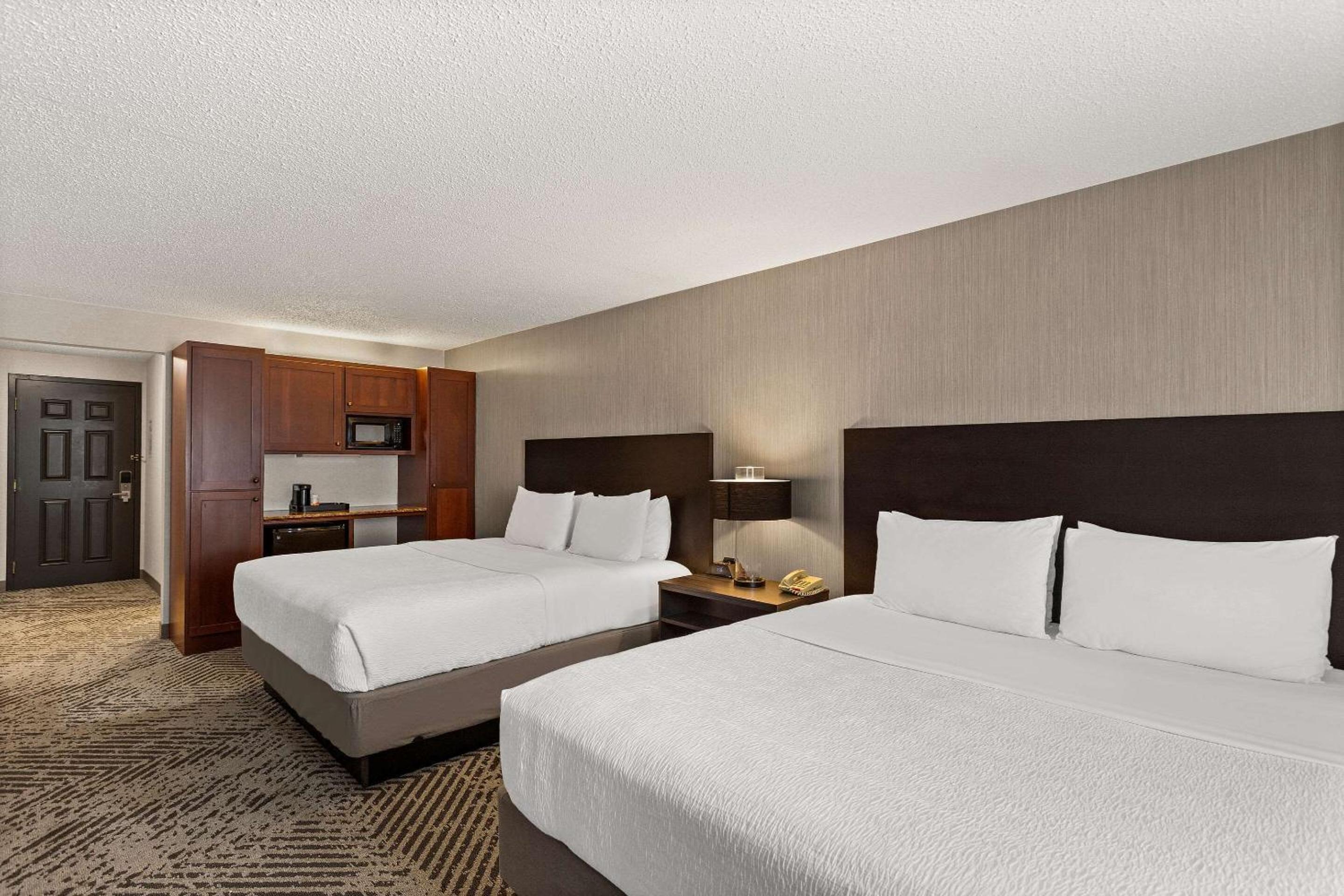 Queen Room with Two Queen Beds - Non-Smoking - Photo 1