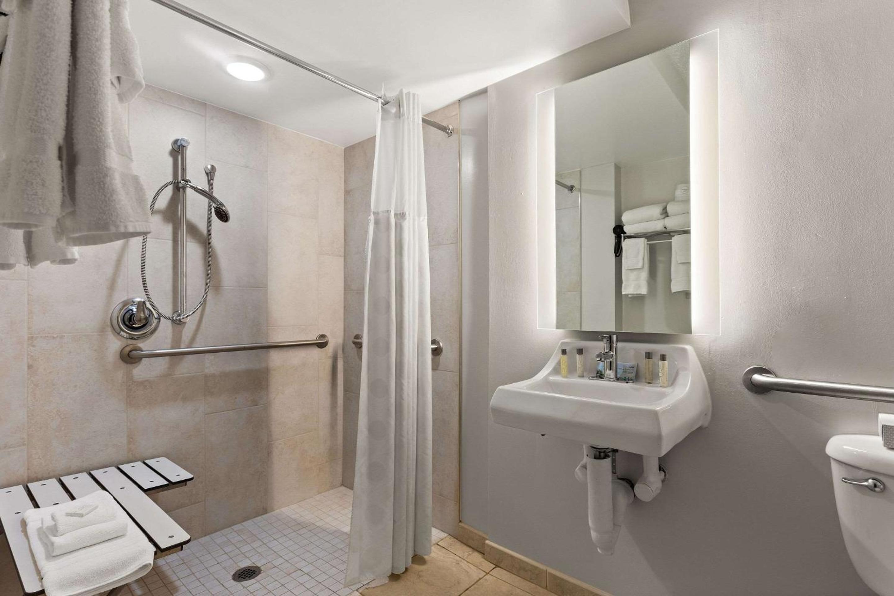 Queen Room with Two Queen Beds, Mobility Access and Roll-In shower, Non-Smoking - Photo 2