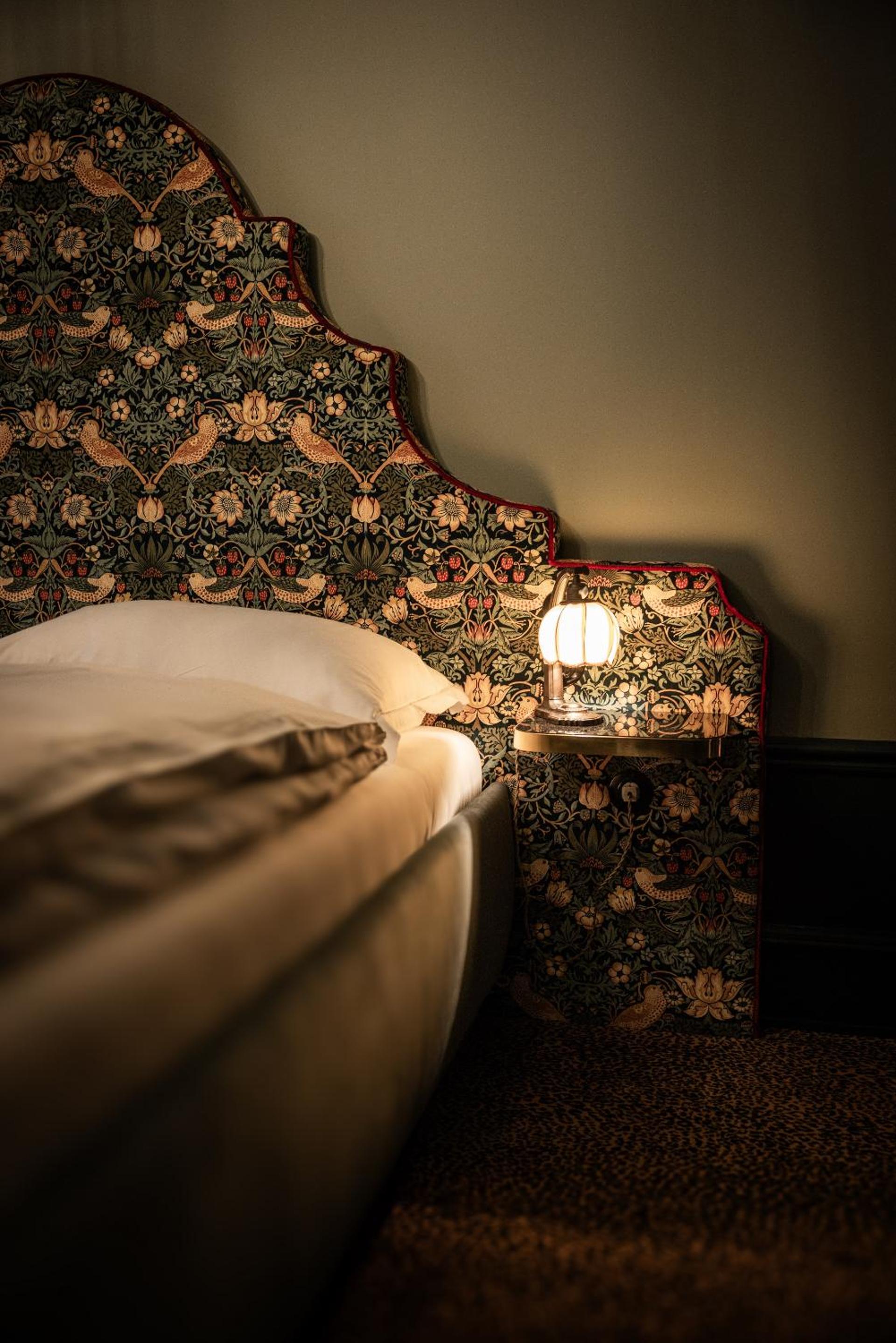 Deluxe Double Room with Bath photo 2