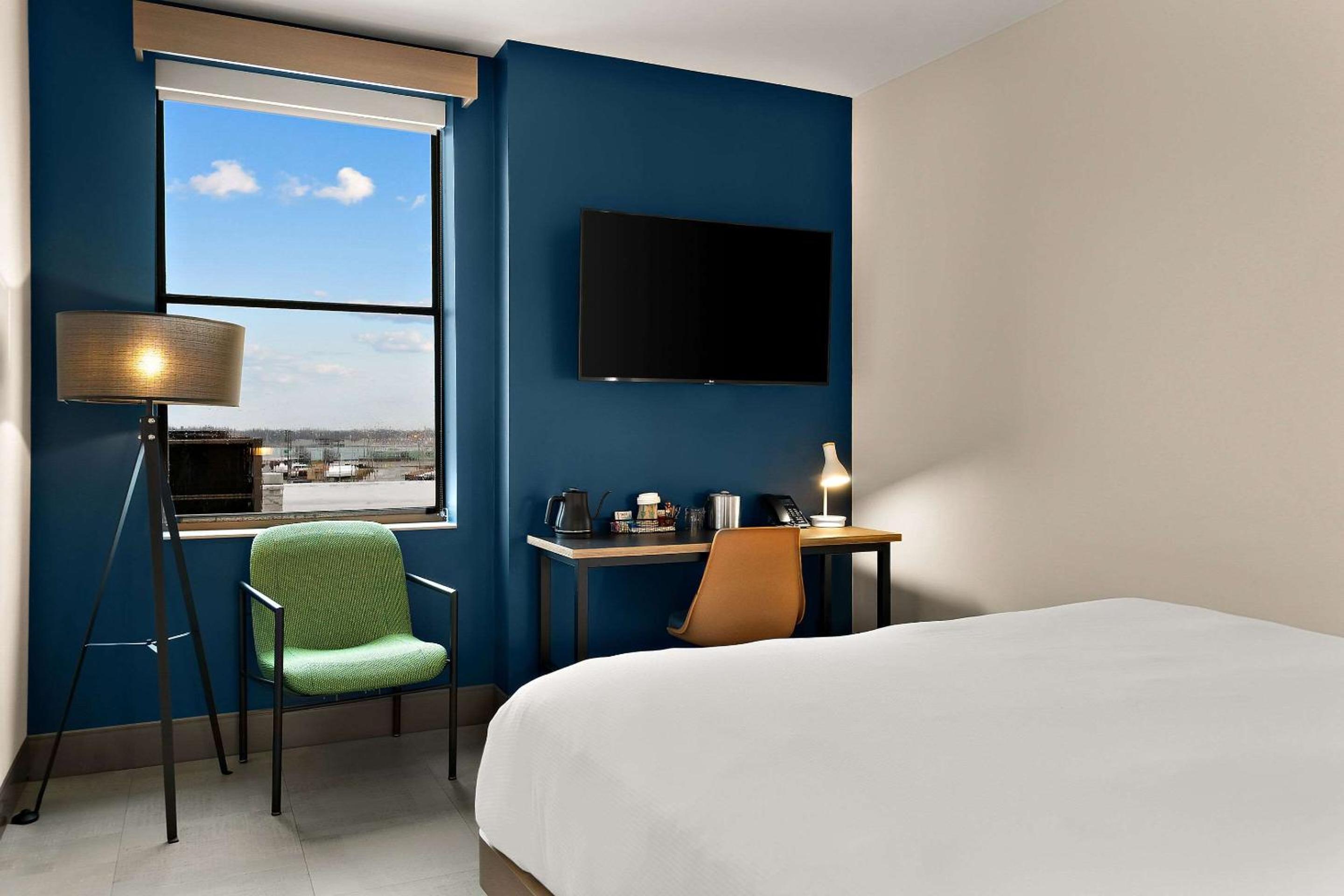 King Room With Water View - Non Smoking photo 2
