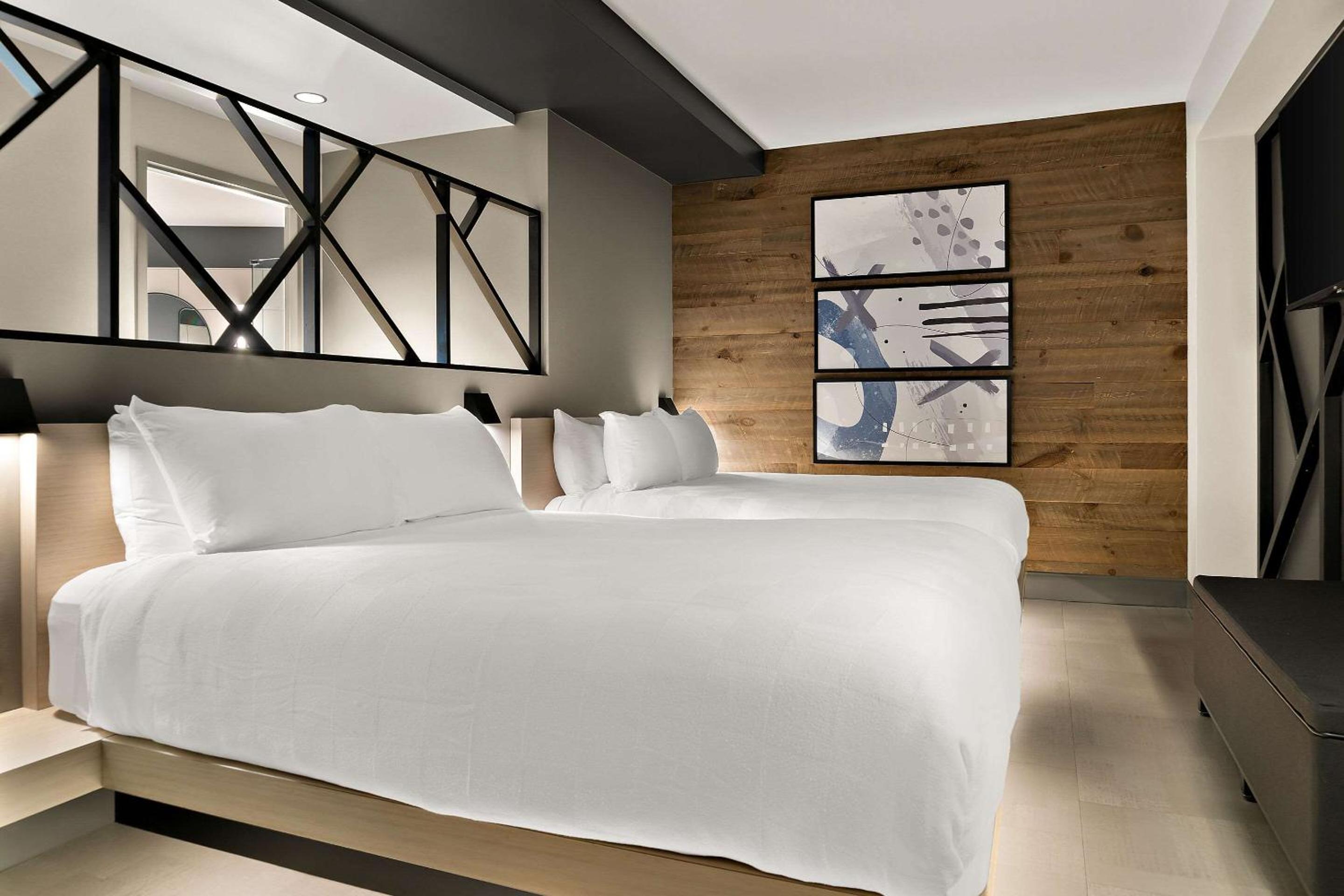 Quadruple Room With Two Queen Beds And Tub - Disability Access/Non Smoking photo 1