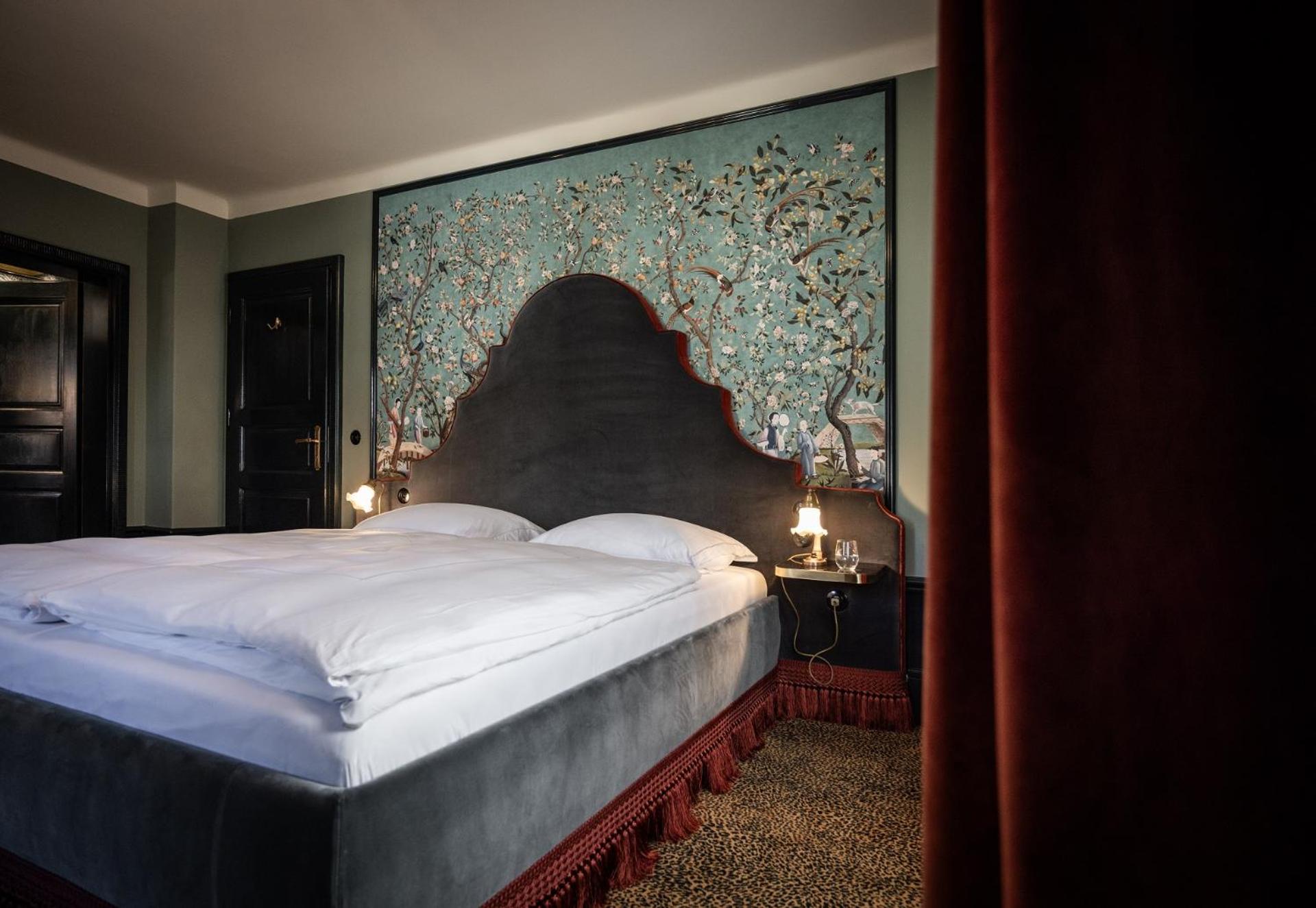 Deluxe Double Room with Bath photo 3