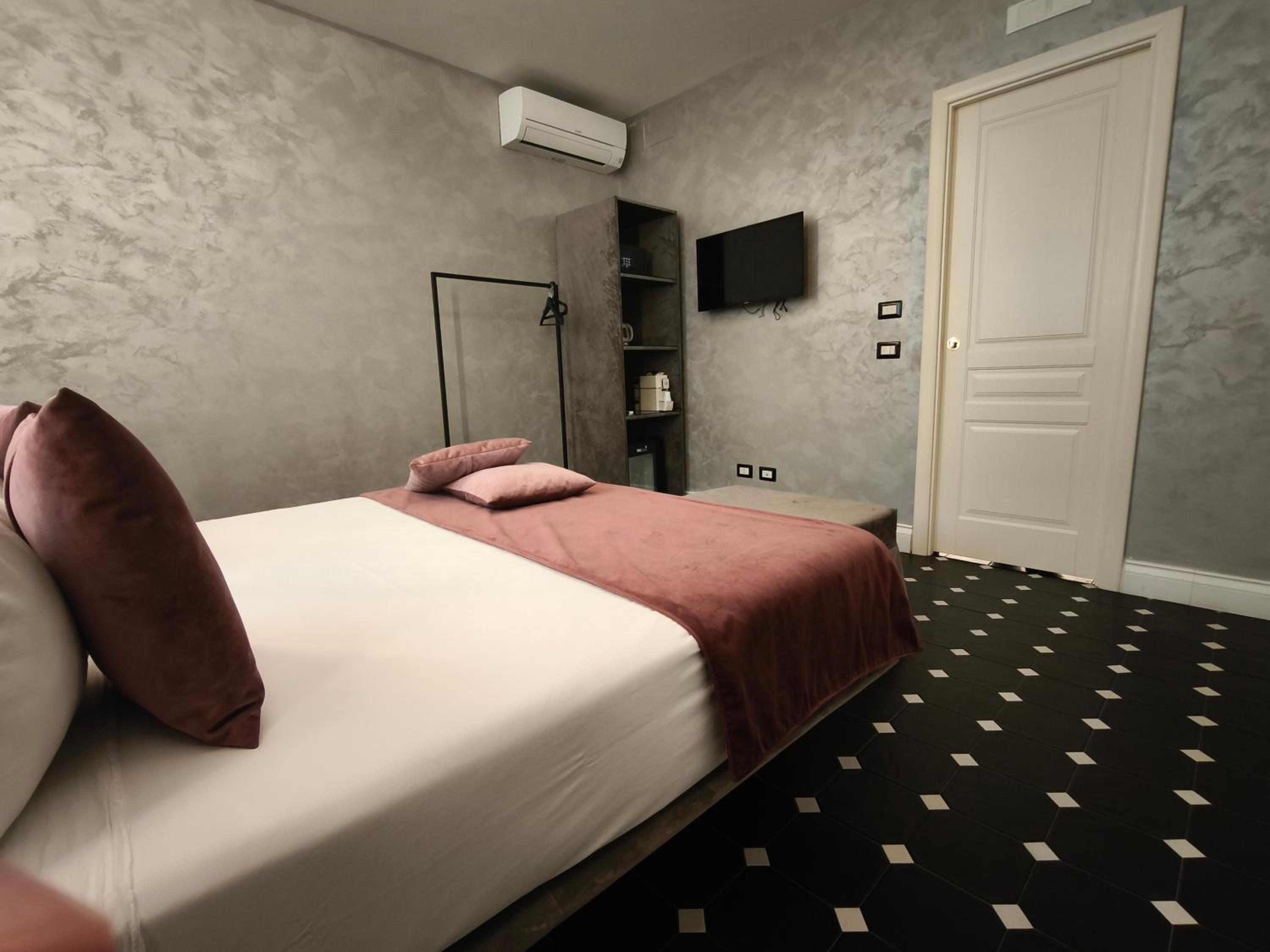 Standard Double Room photo 2