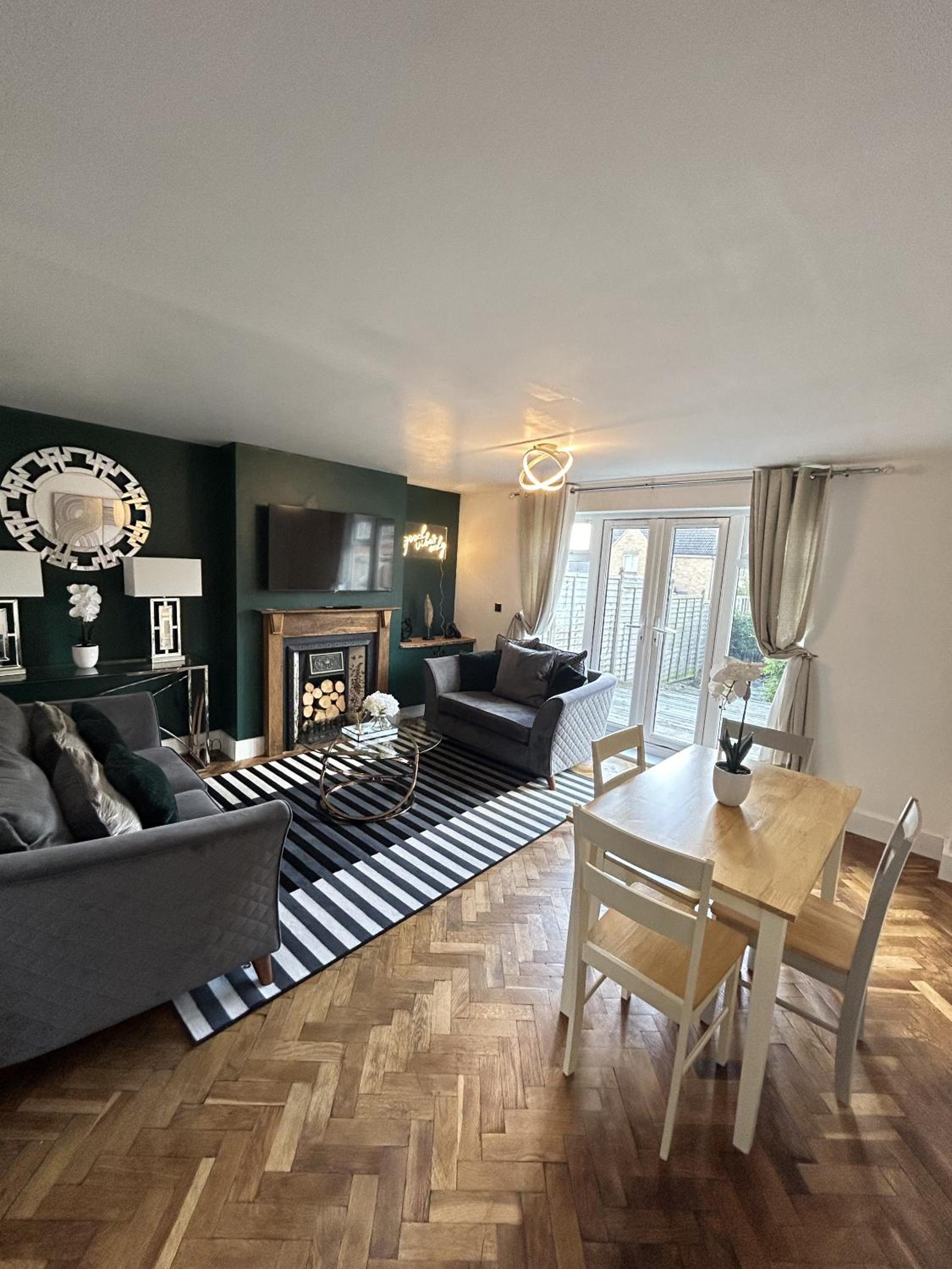 Four-Bedroom House photo 2
