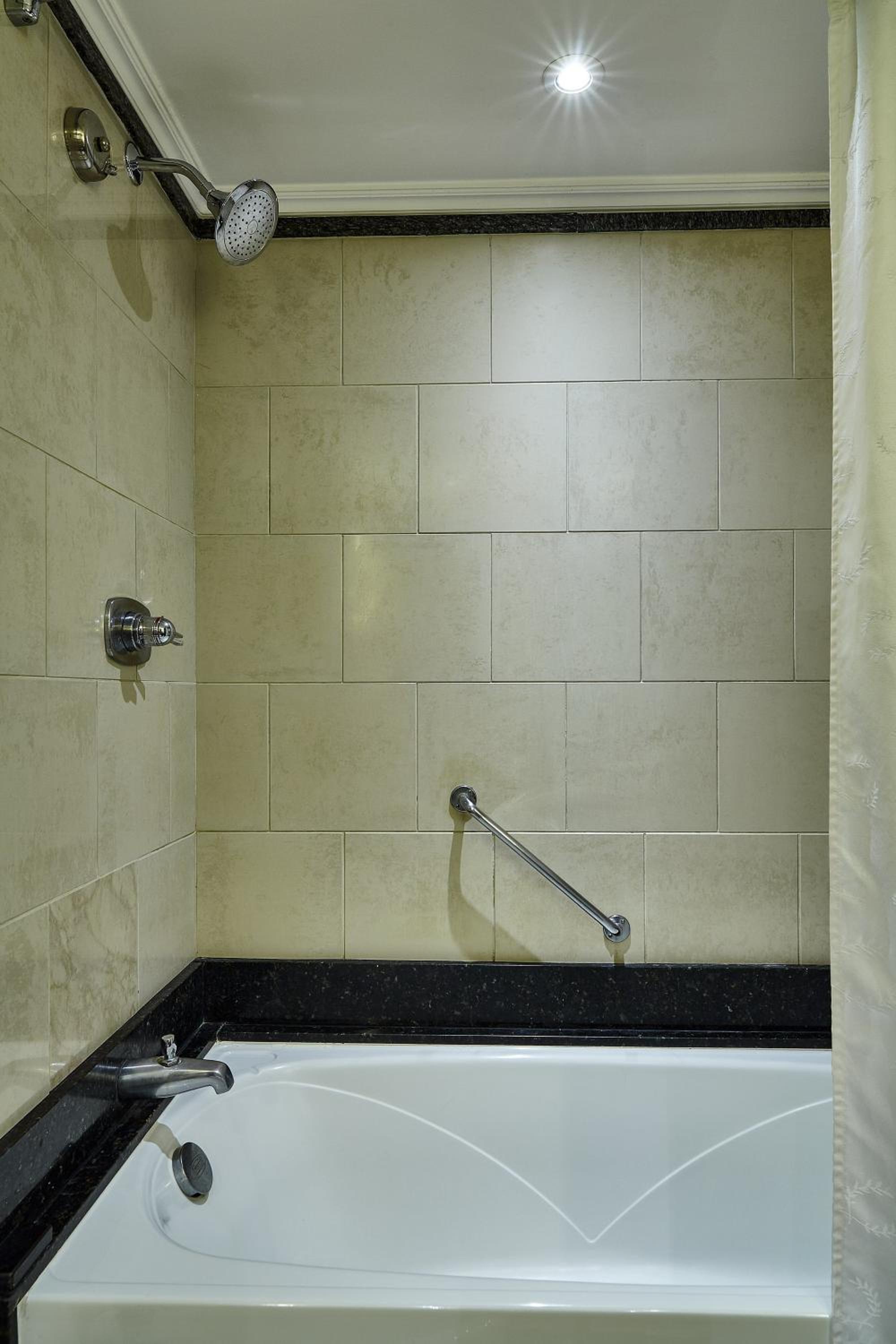 Ocean Front Suite, 1 Bedroom Executive Suite, 1 King - Photo 8