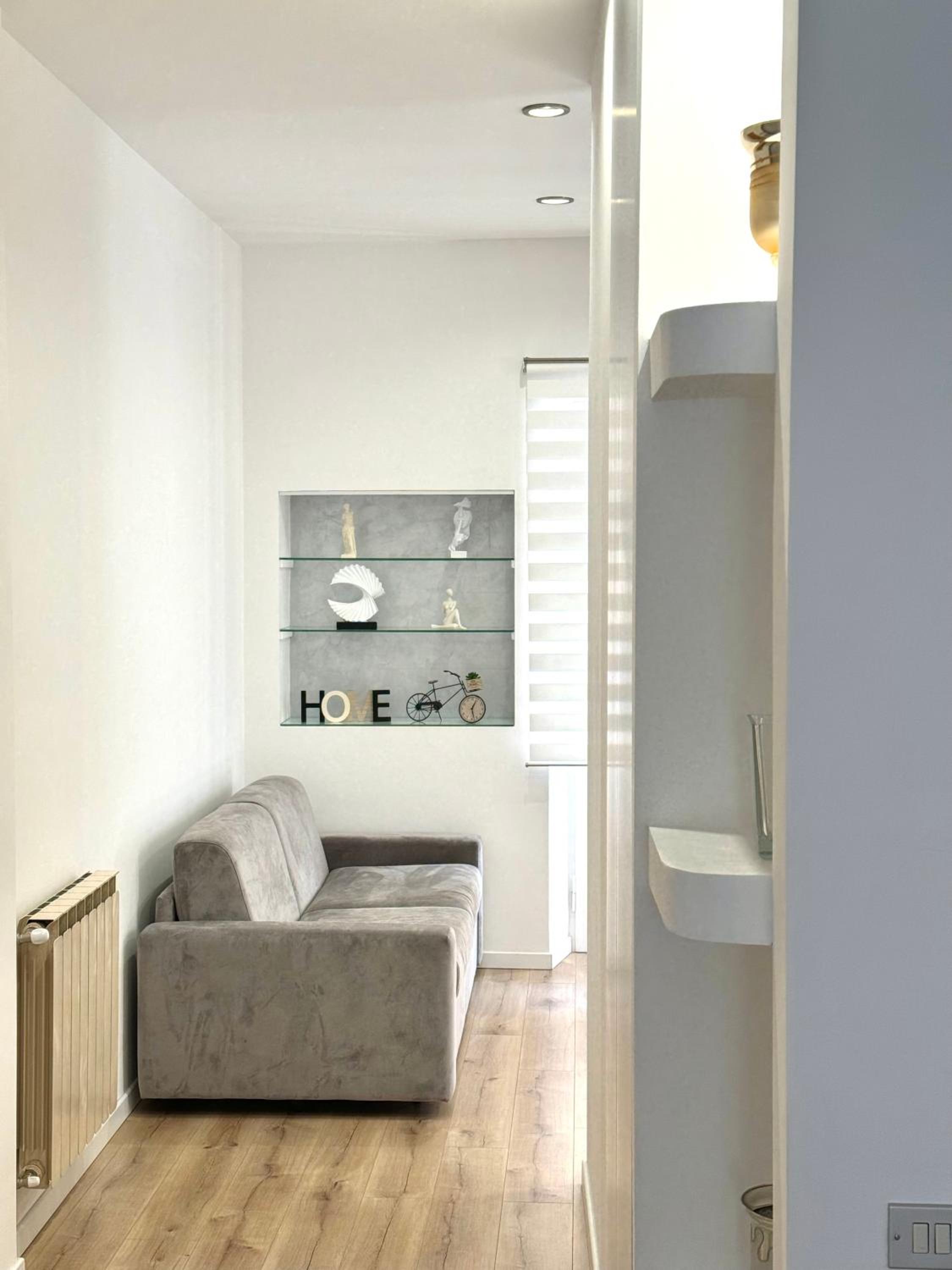 One-Bedroom Apartment photo 3