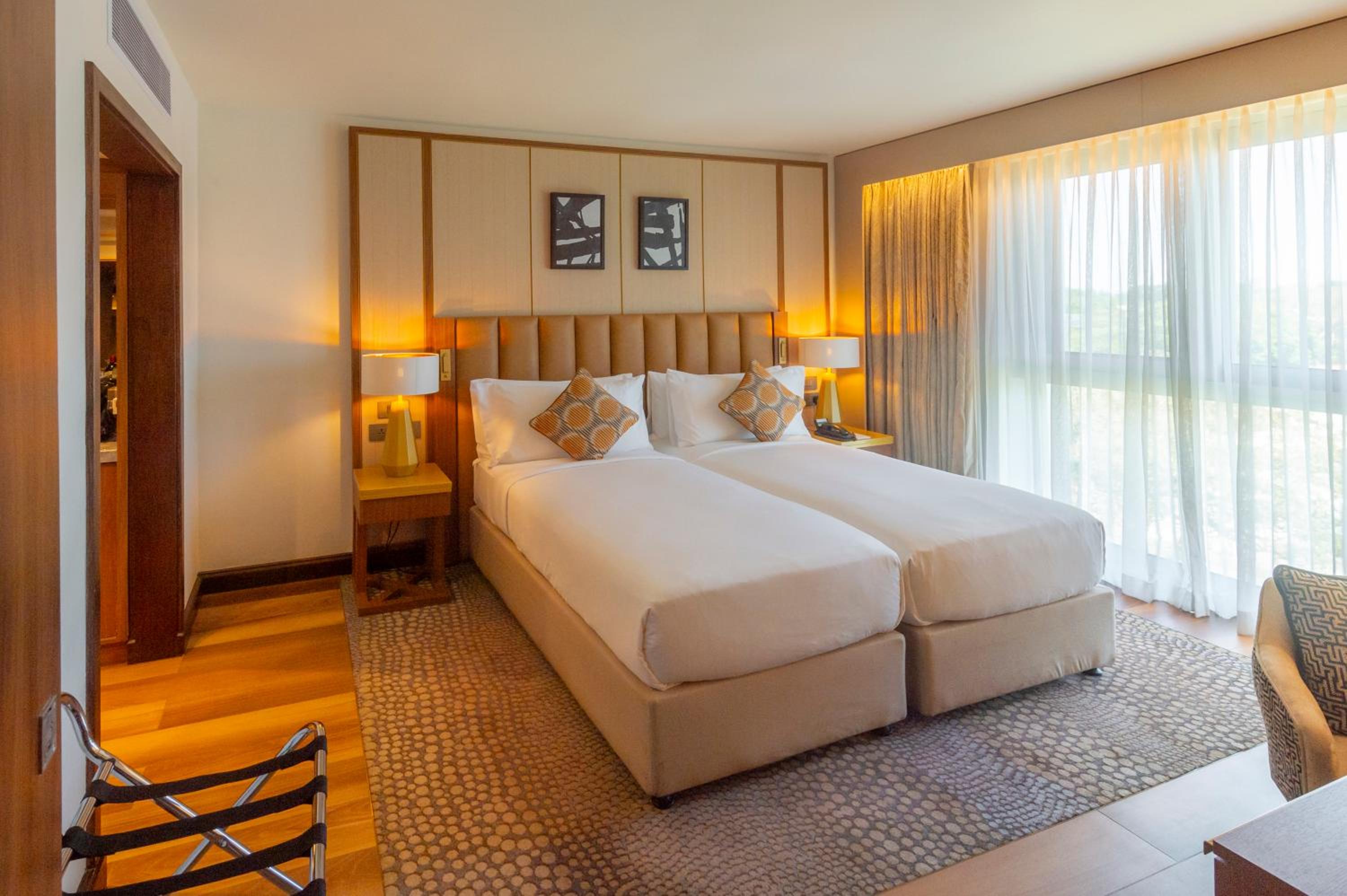 Premium Twin Room - Photo 4