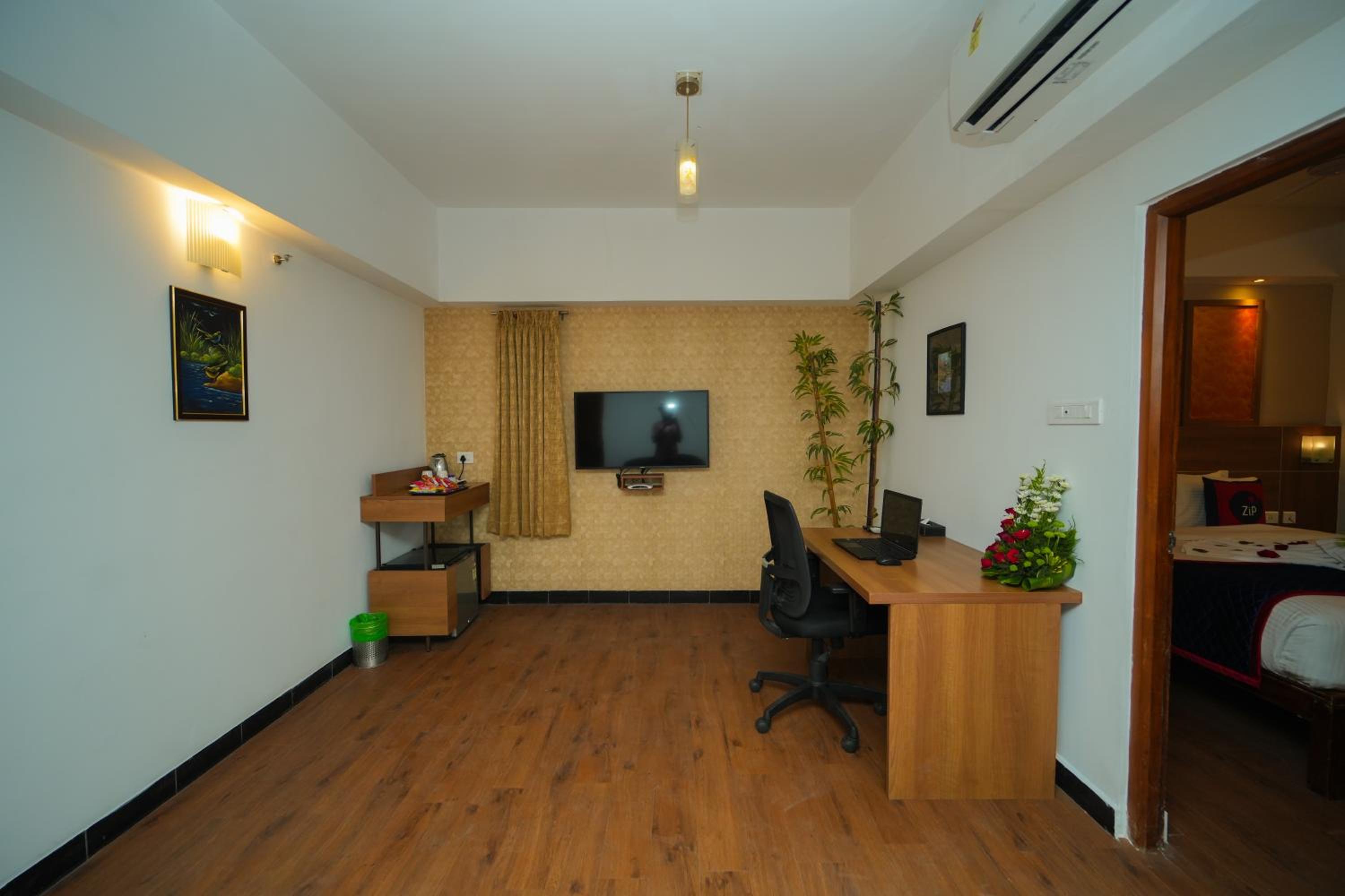 Suite - Photo 12