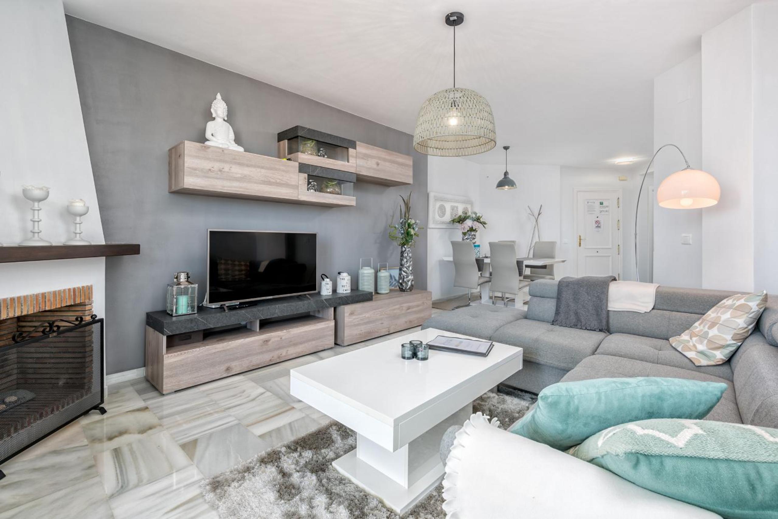 Apartamento de dos habitaciones con terraza y vista al mar