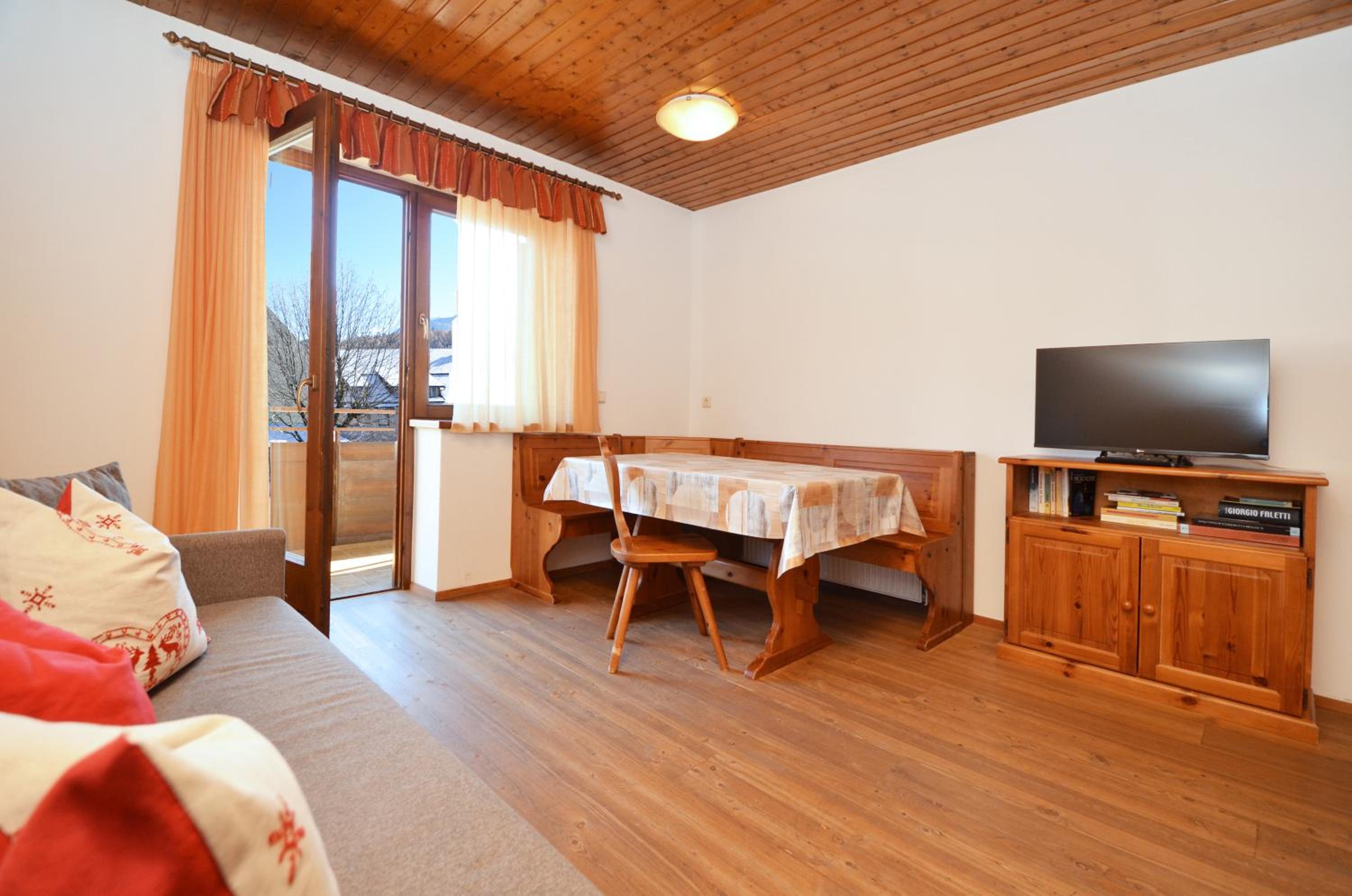 AT 112-9 - Two Room apartment with balcony and river view photo 3