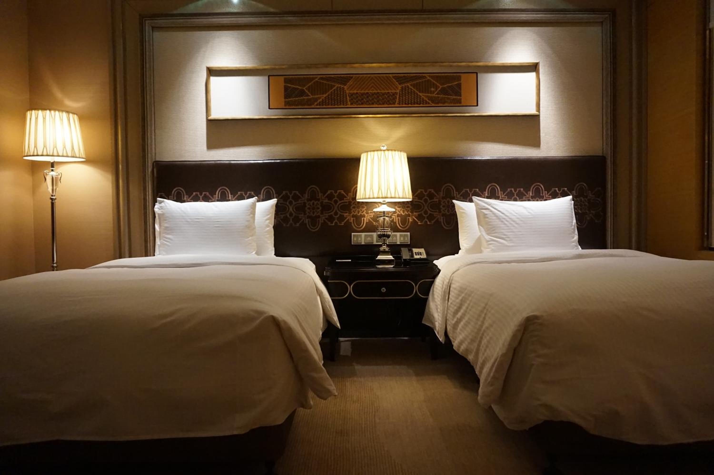 Executive Twin Room thumbnail 5