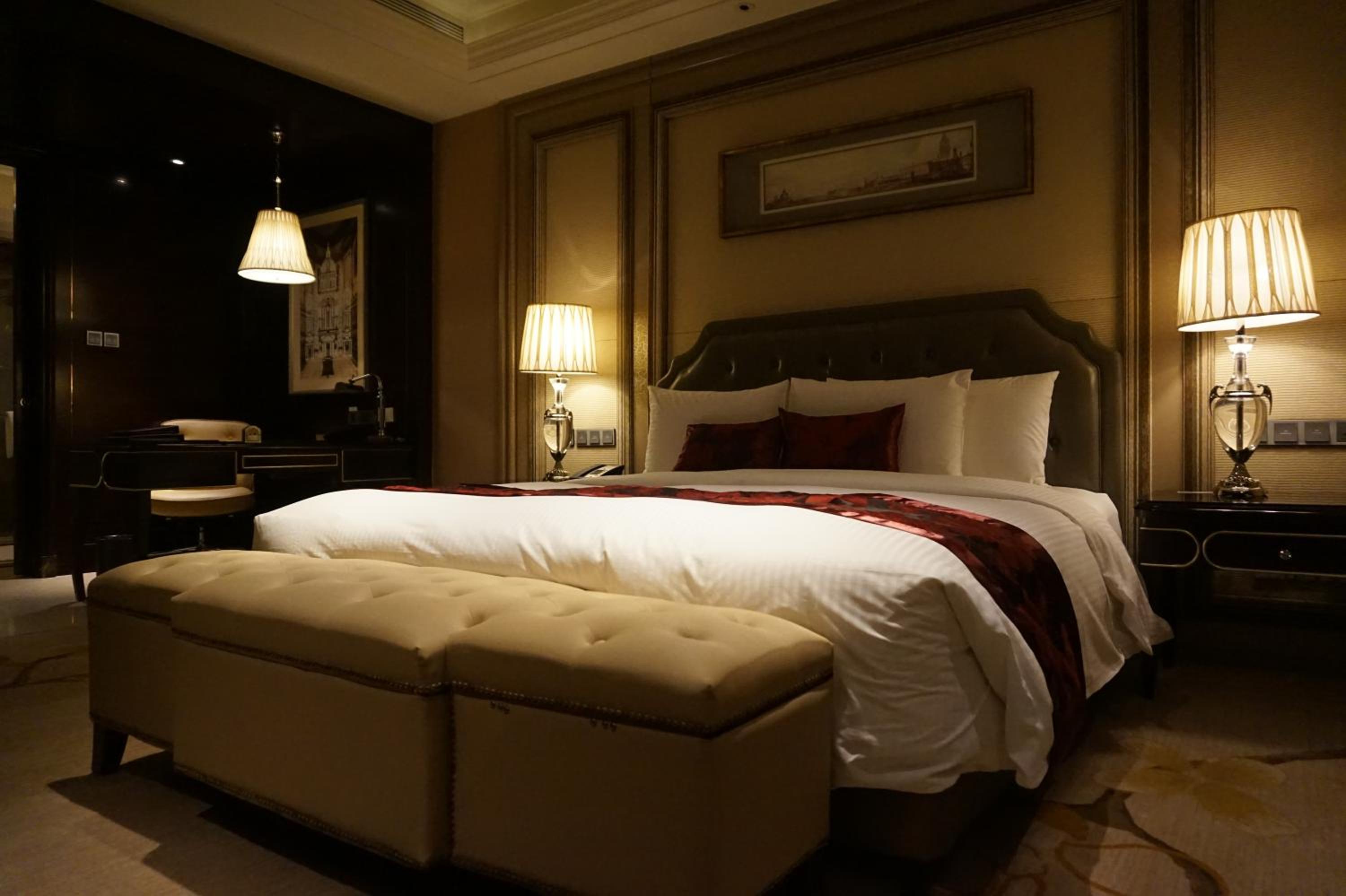 Grand Deluxe King Room