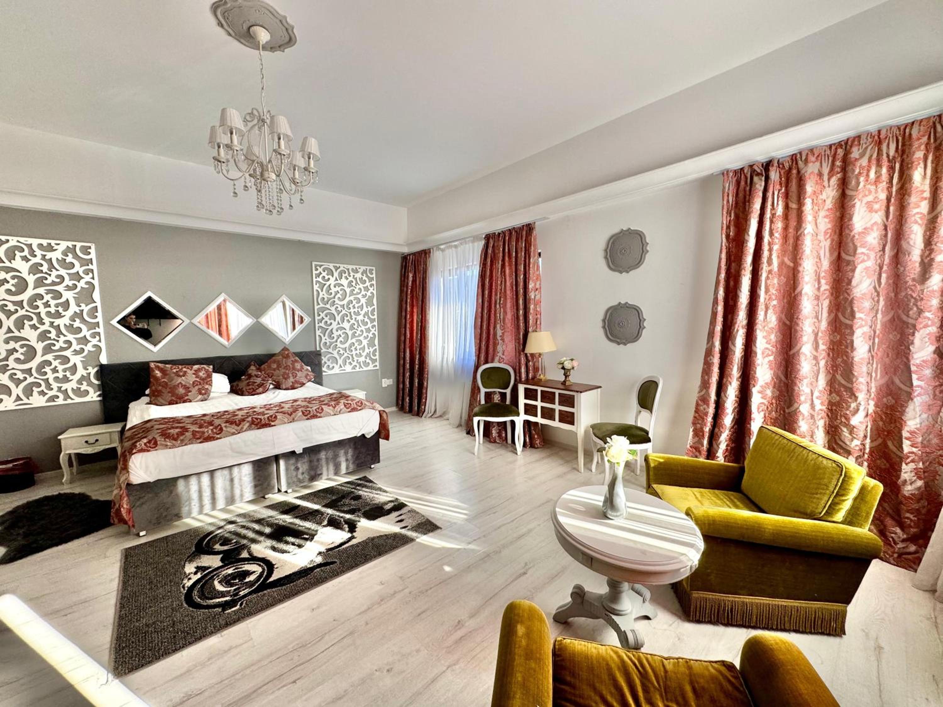 Superior King Suite - Photo 1