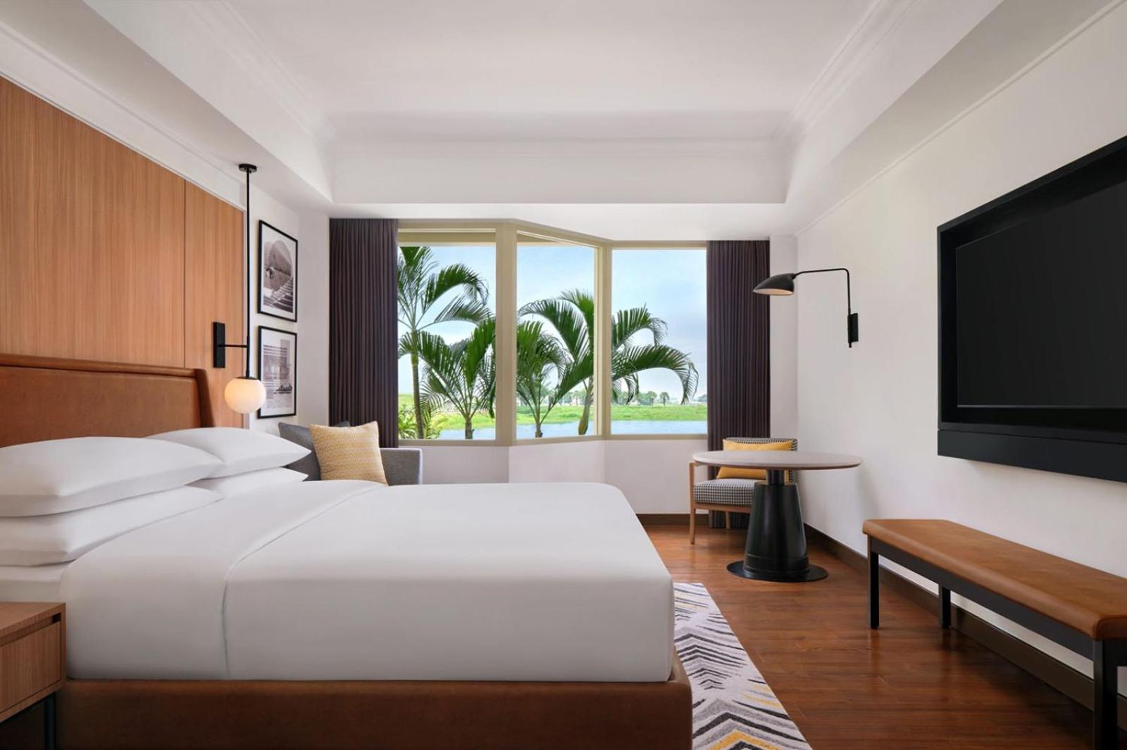 Deluxe King Room with Garden View - Photo 3