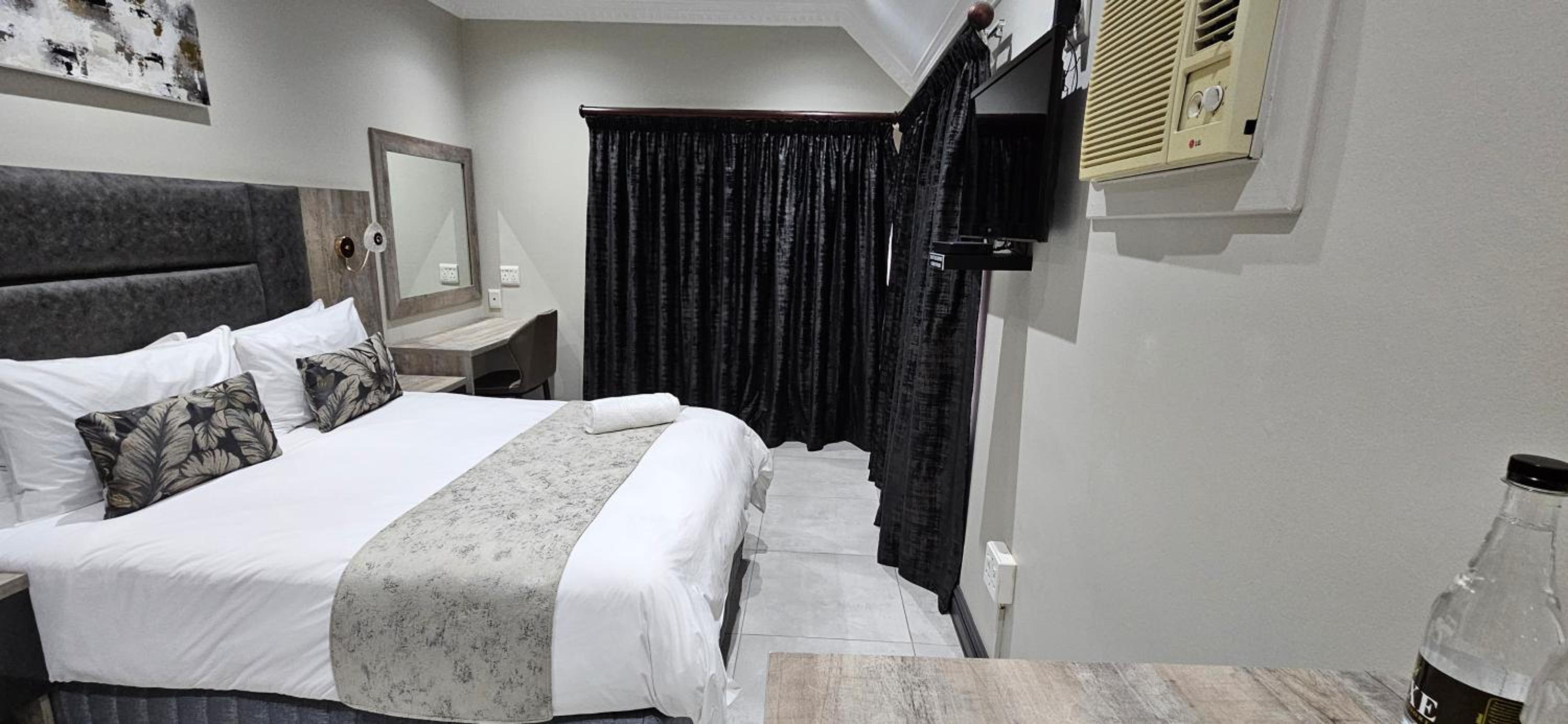 Deluxe Queen Room photo 1