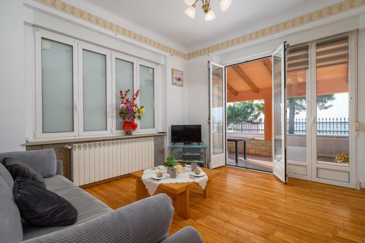 Apartment With Sea View