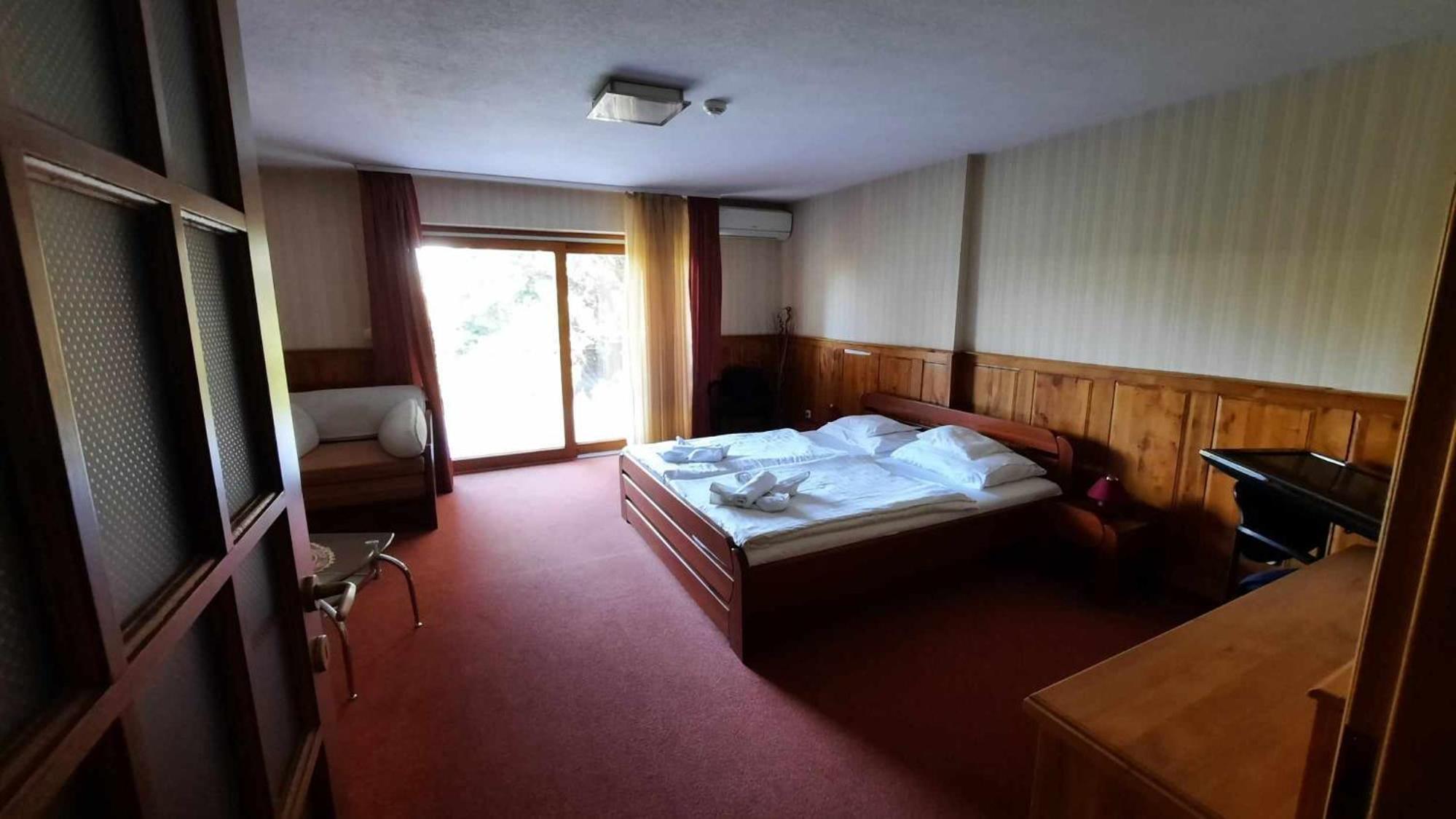 Queen Room with Balcony photo 1